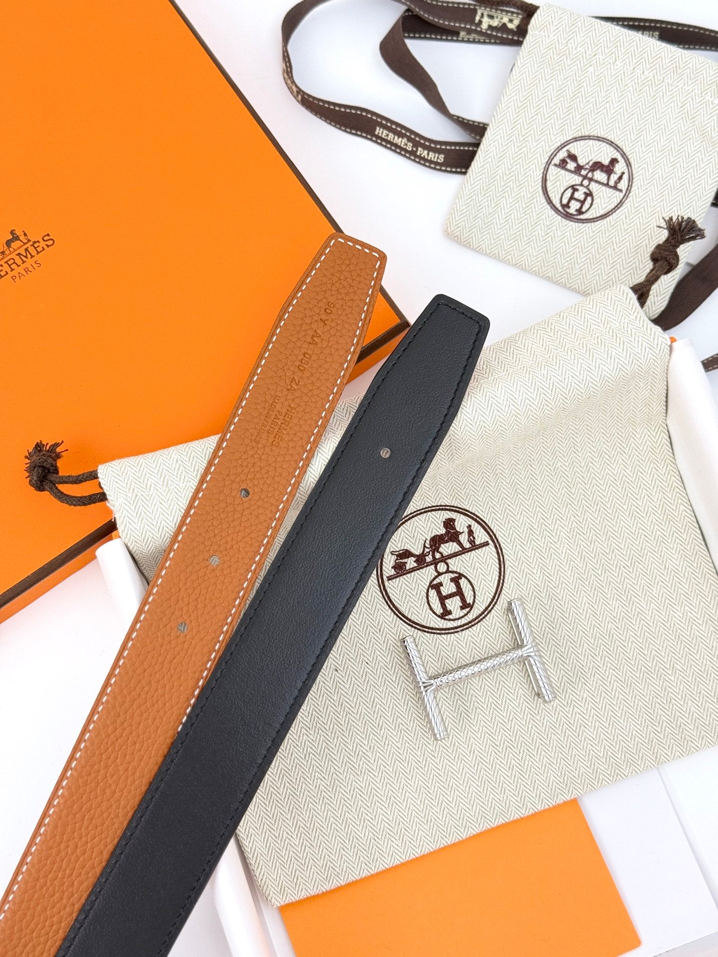 HELENE HISSEO WENDBARER LEDERGÜRTEL — BRAUN (SILBERNE BESCHLÄGE, 32 MM)