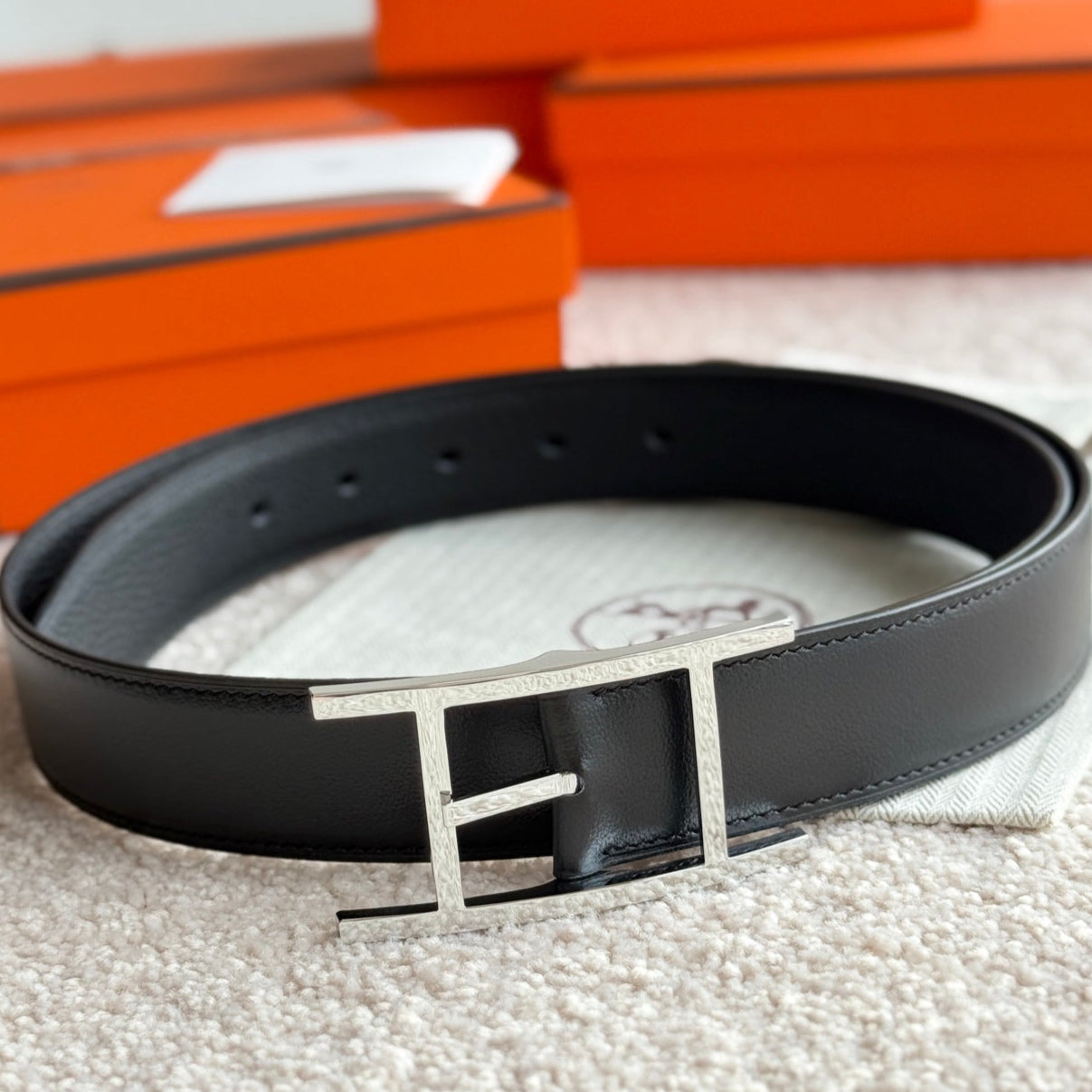 HELENE QUENTIN LEDERGÜRTEL — SCHWARZ (SILBERNE BESCHLÄGE, 32 MM)