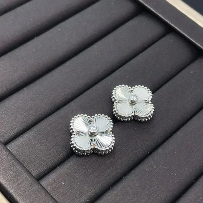 CLOVER MINI 9.5MM LASER EARRINGS