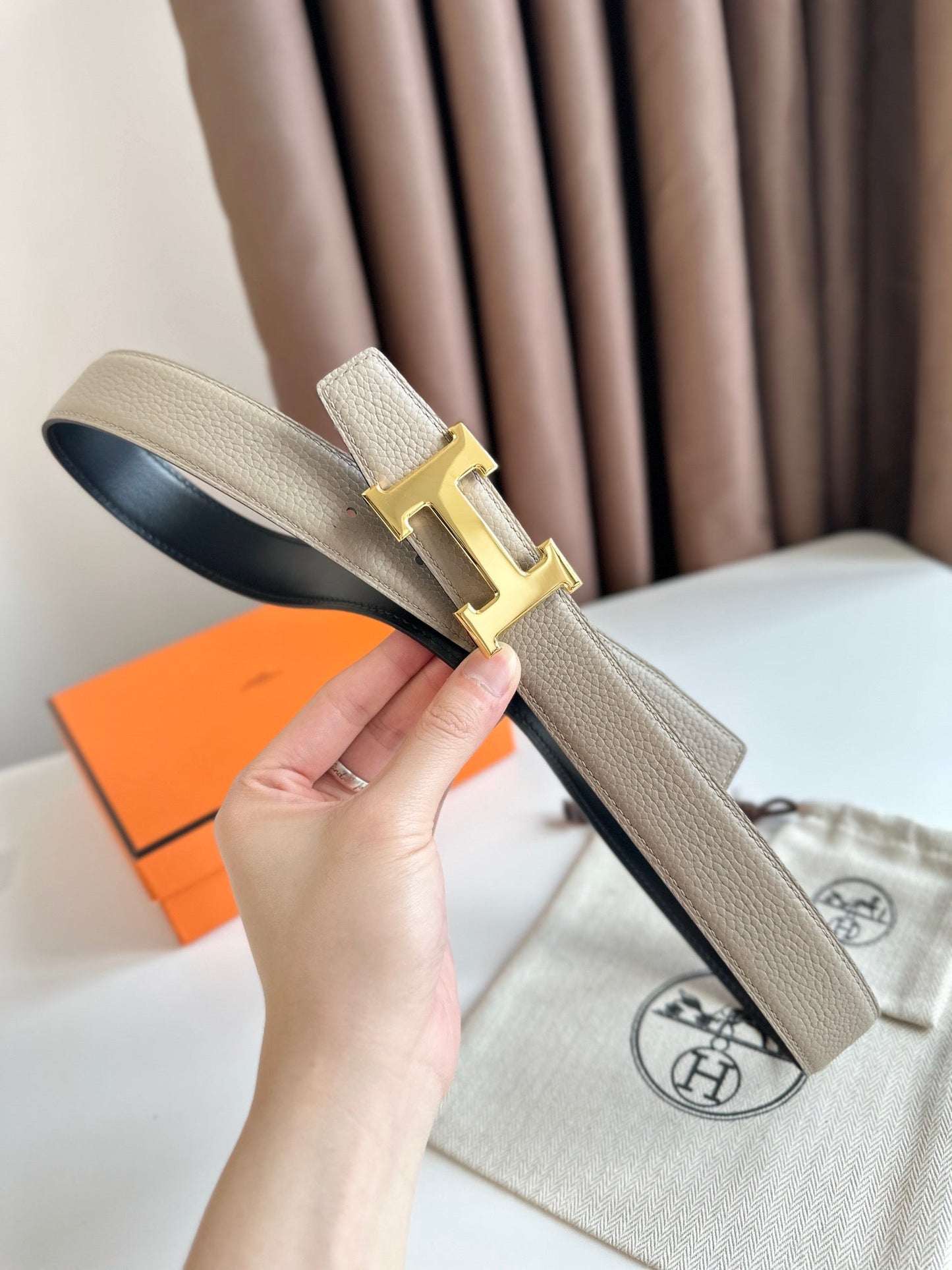 HELENE H WENDBARER LEDERGÜRTEL — BEIGE &amp; SCHWARZ (GOLD-BESCHLÄGE, 32 MM)