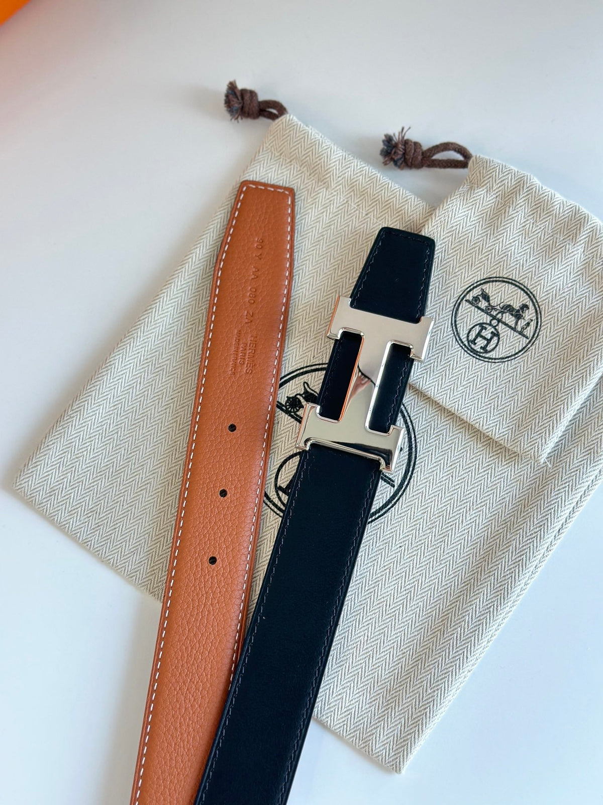 HELENE H WENDBARER LEDERGÜRTEL — BRAUN & SCHWARZ (SILBERNE BESCHLÄGE, 32 MM)