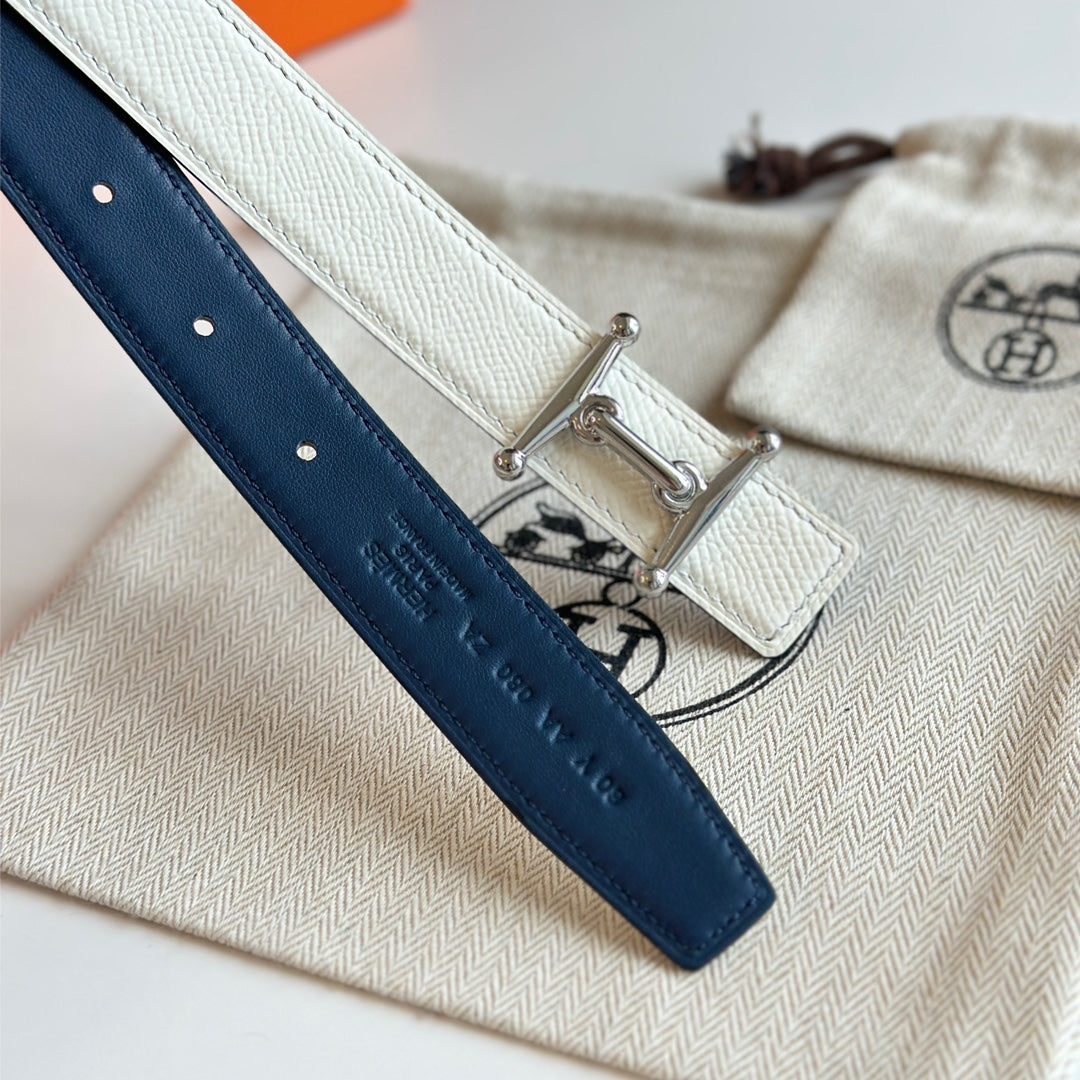 HELENE MORS H WENDBARER LEDERGÜRTEL — BLAU &amp; BEIGE (SILBERNE BESCHLÄGE, 24 MM)