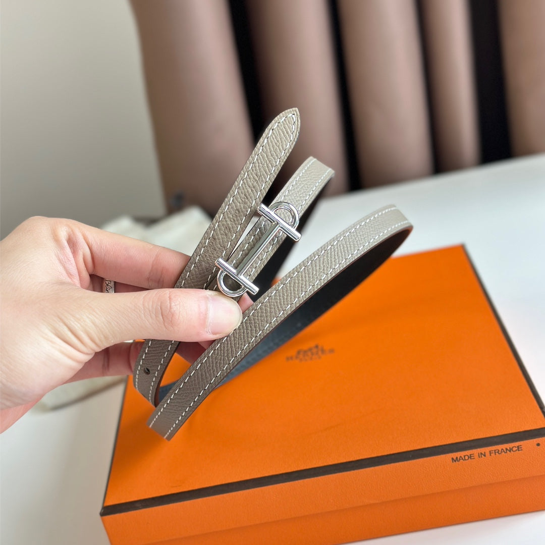 HELENE GAMMA WENDBARER LEDERGÜRTEL — KHAKIBRAUN & SCHWARZ (SILBERNE BESCHLÄGE)