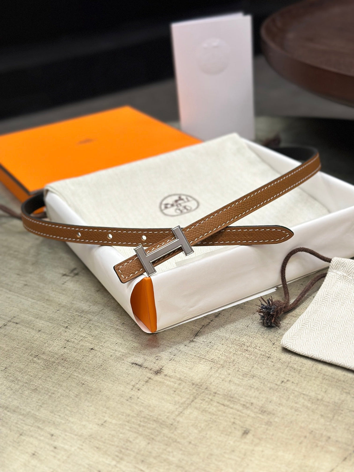 HELENE FOCUS WENDBARER LEDERGÜRTEL — TAWNY BROWN & SCHWARZ (SILBERNE BESCHLÄGE)