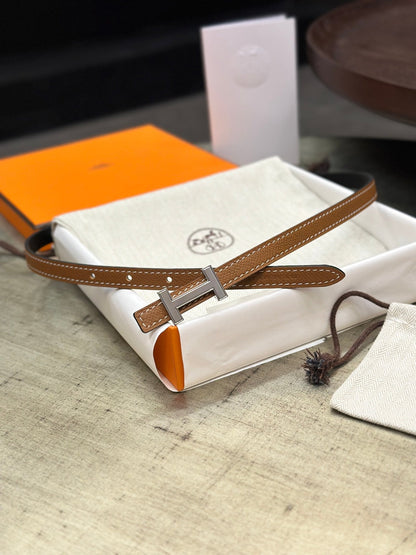 HELENE FOCUS WENDBARER LEDERGÜRTEL — TAWNY BROWN &amp; SCHWARZ (SILBERNE BESCHLÄGE)