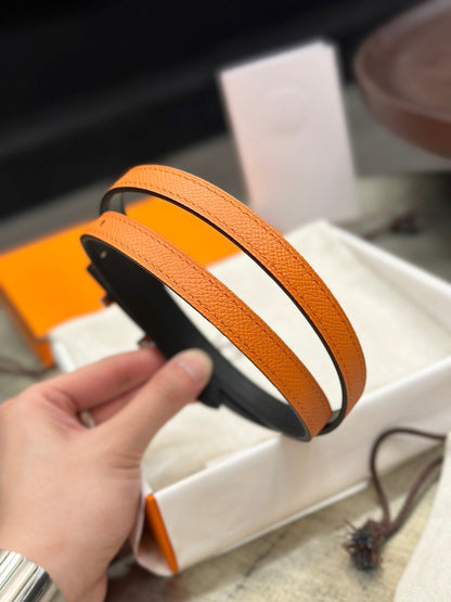 HELENE FOCUS WENDBARER LEDERGÜRTEL — ORANGE &amp; SCHWARZ (SILBERNE BESCHLÄGE)