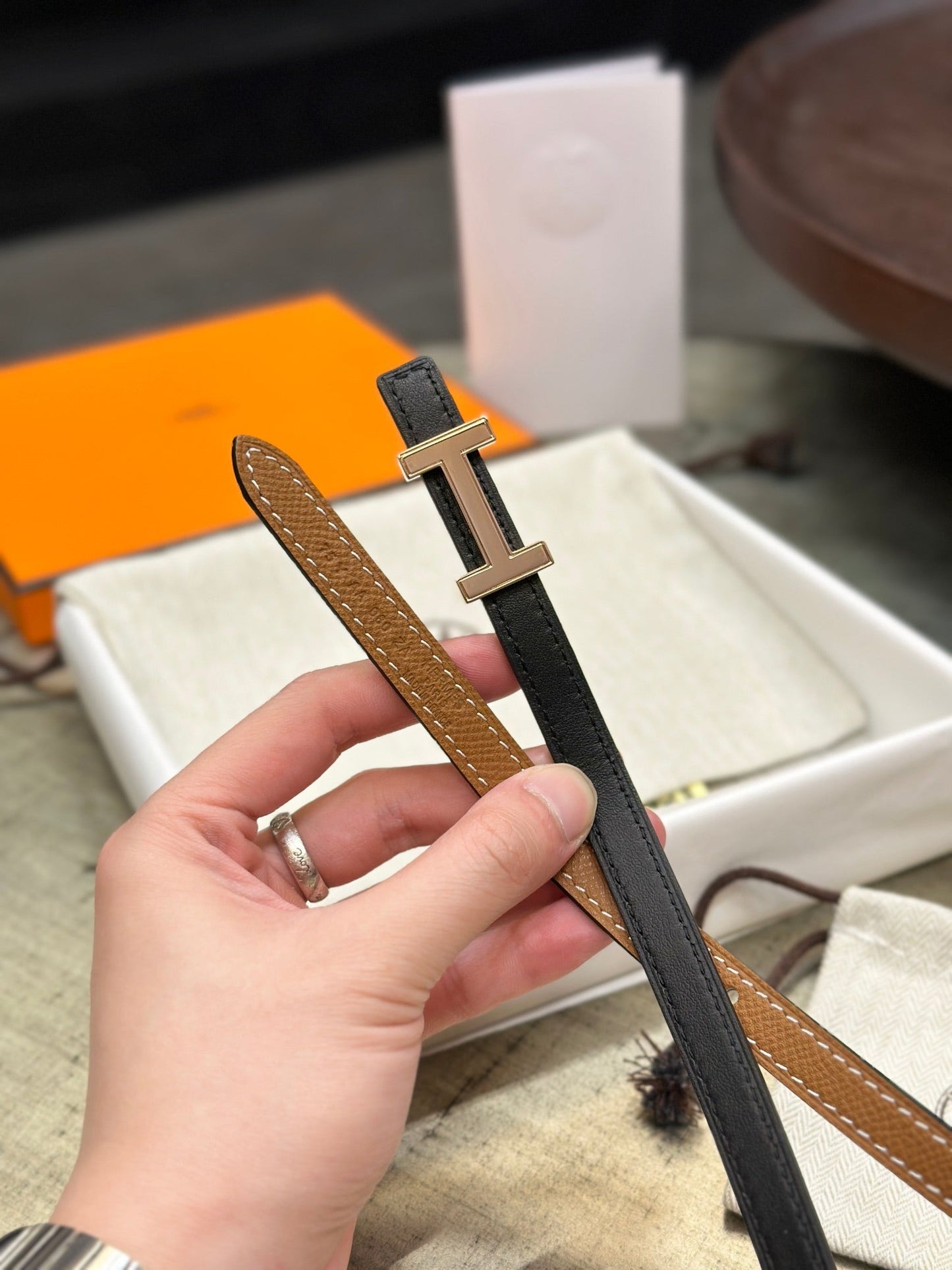 HELENE FOCUS WENDBARER LEDERGÜRTEL — SCHWARZ &amp; BRAUN (KUPFERBESCHLÄGE)