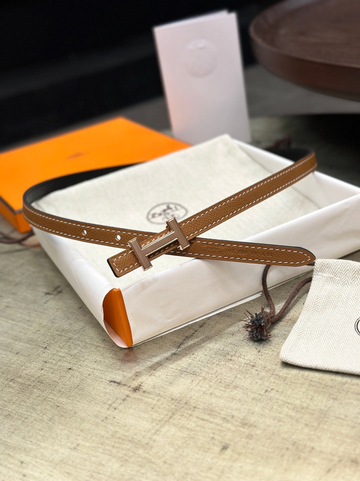 HELENE FOCUS WENDBARER LEDERGÜRTEL — SCHWARZ & BRAUN (KUPFERBESCHLÄGE)