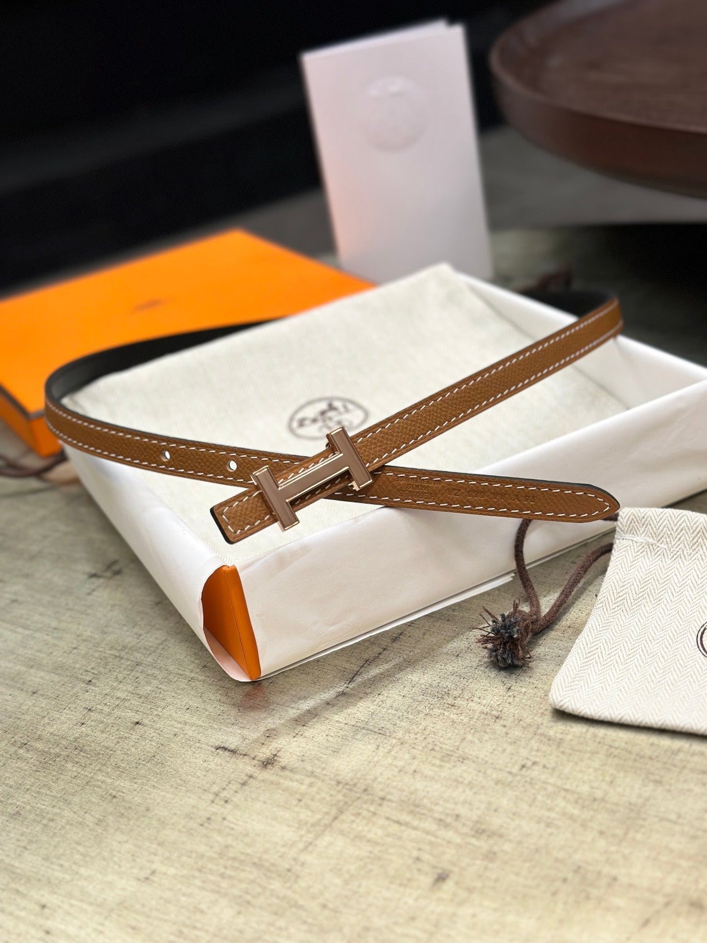 HELENE FOCUS WENDBARER LEDERGÜRTEL — SCHWARZ &amp; BRAUN (KUPFERBESCHLÄGE)