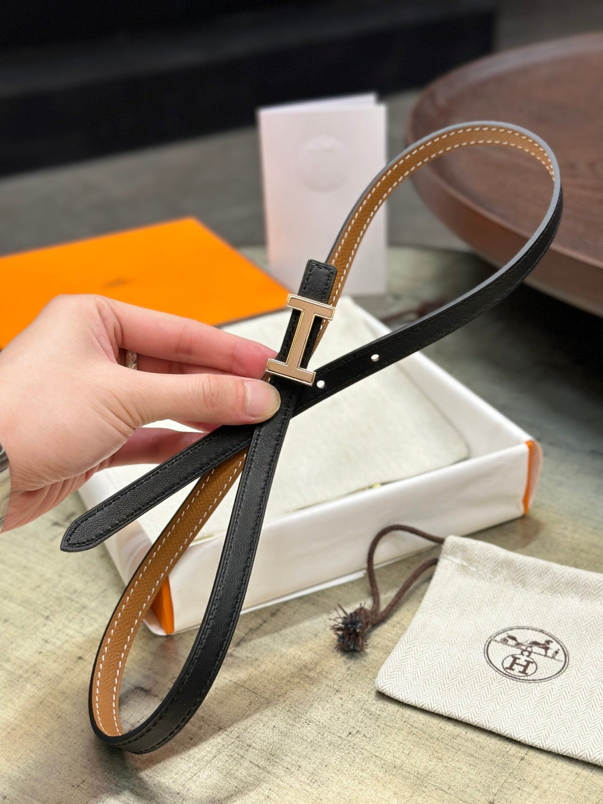 HELENE FOCUS WENDBARER LEDERGÜRTEL — SCHWARZ & BRAUN (KUPFERBESCHLÄGE)