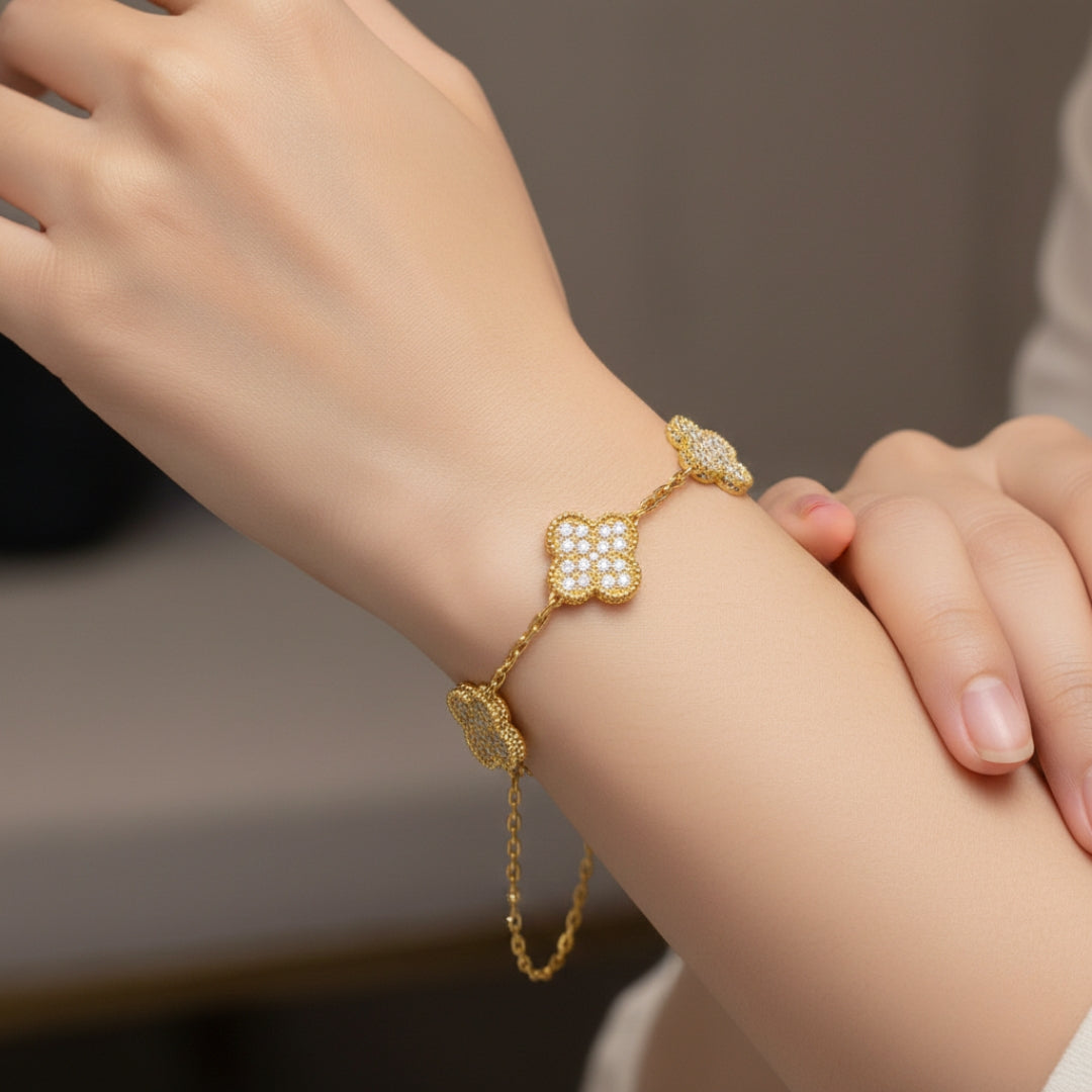 FOUR LEAF CLOVER IN GOLD ZIRCONIA