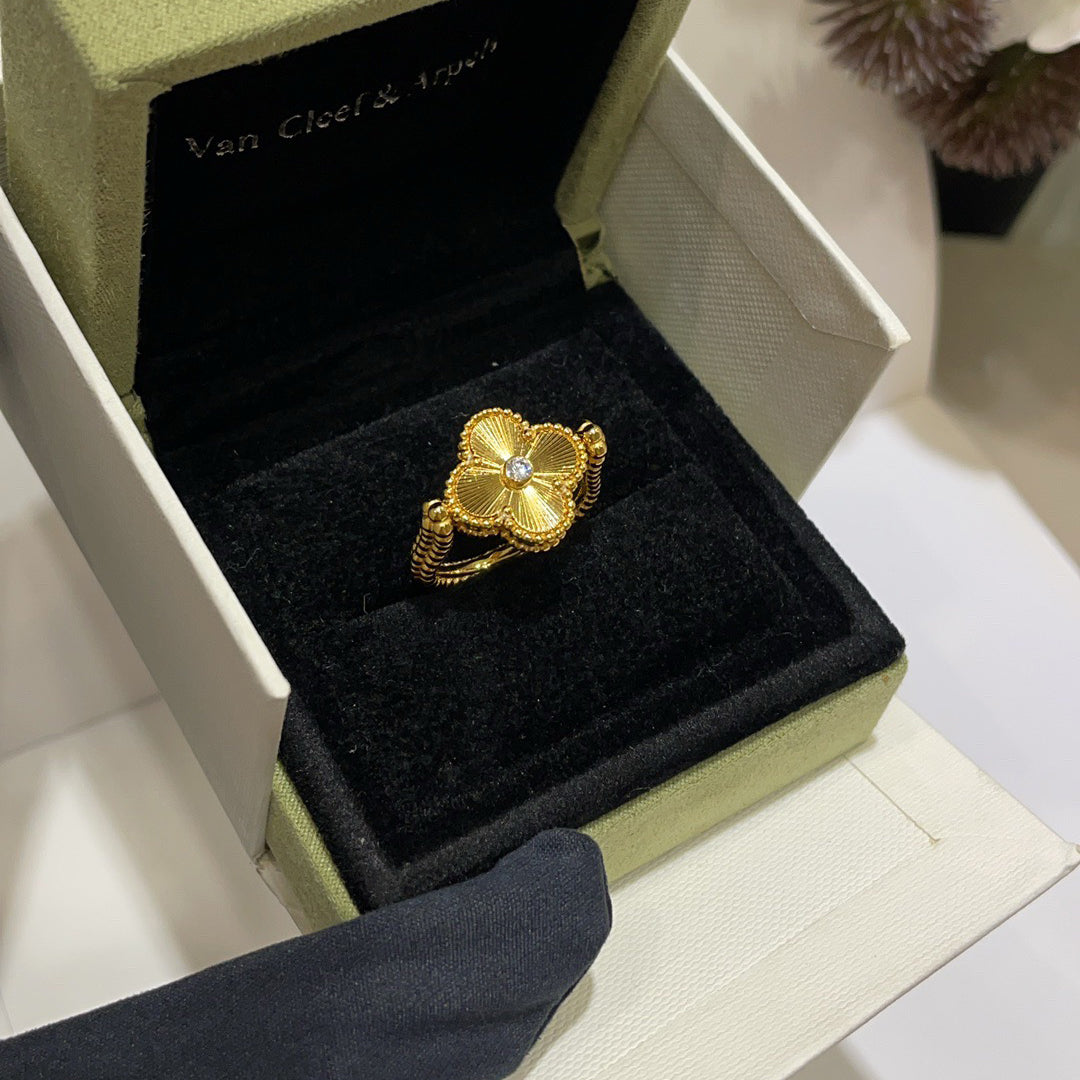 CLOVER RIVERSIBLE BLUE AGATE RING