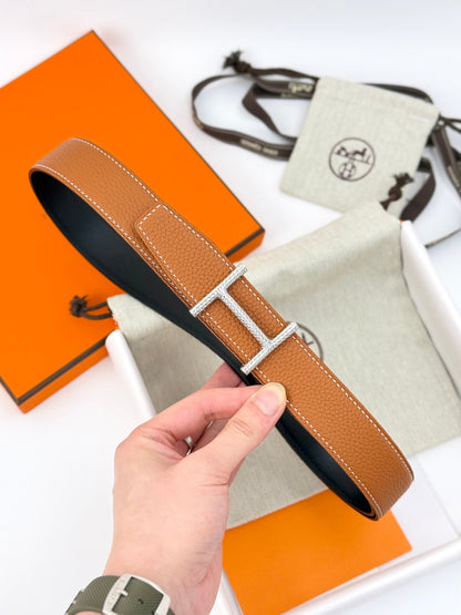 HELENE HISSEO WENDBARER LEDERGÜRTEL — BRAUN (SILBERNE BESCHLÄGE, 32 MM)