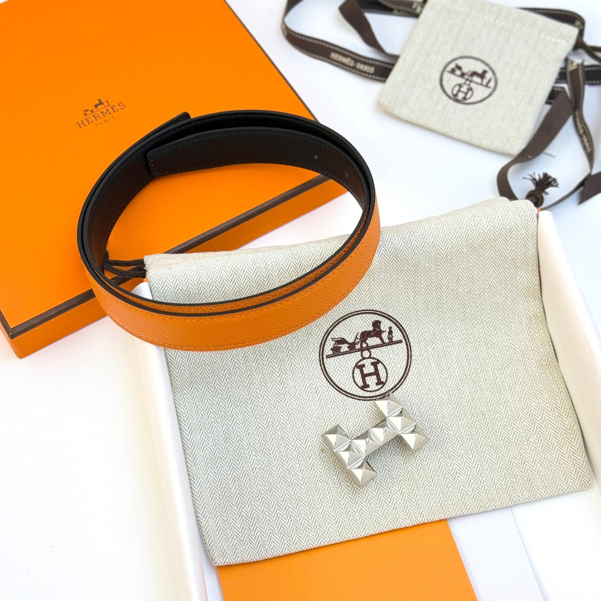 HELENE INFINI WENDBARER LEDERGÜRTEL — ORANGE EPSOM (SILBERNE BESCHLÄGE, 24 MM)