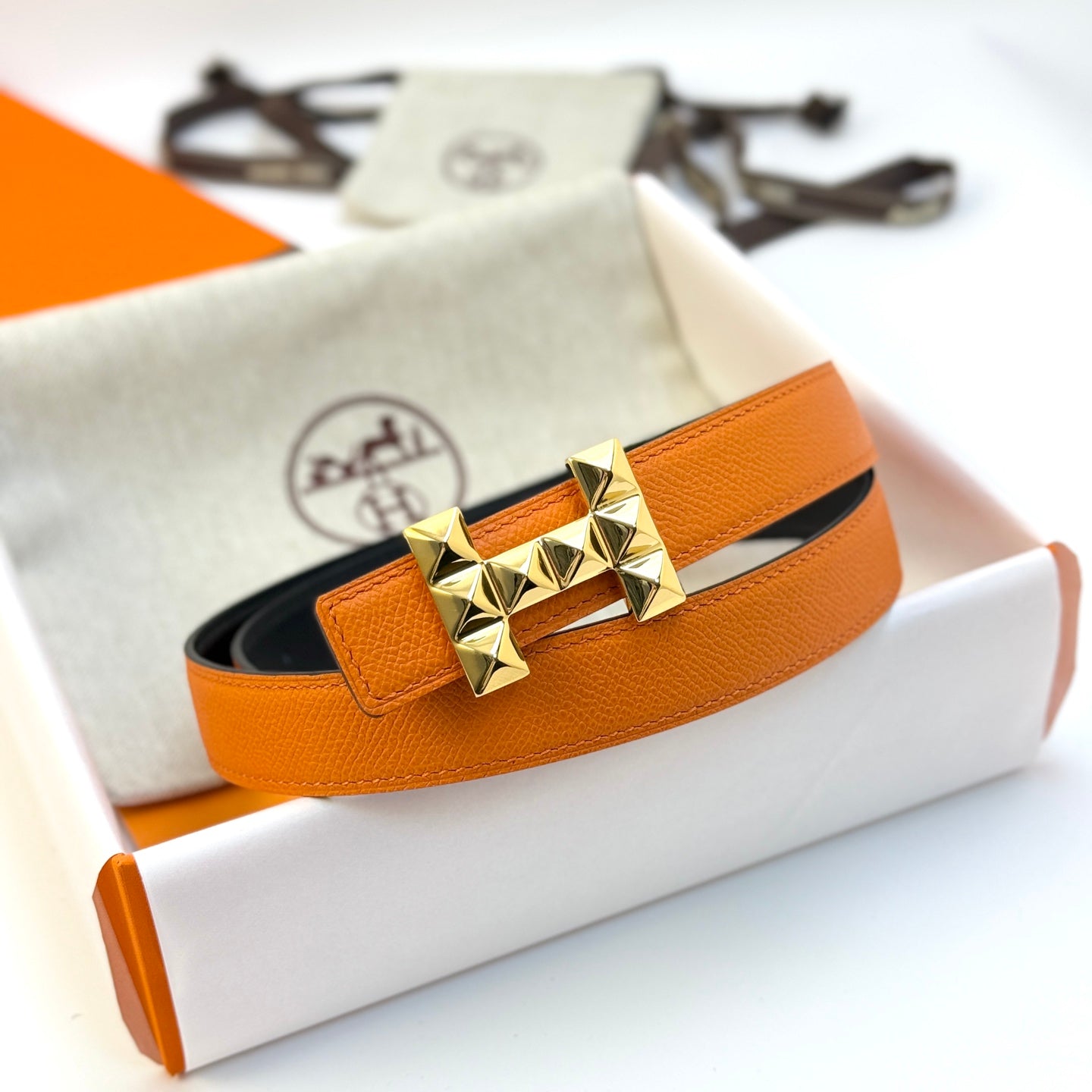 HELENE INFINI WENDBARER LEDERGÜRTEL — ORANGE EPSOM (GOLD BESCHLÄGE, 24 MM)