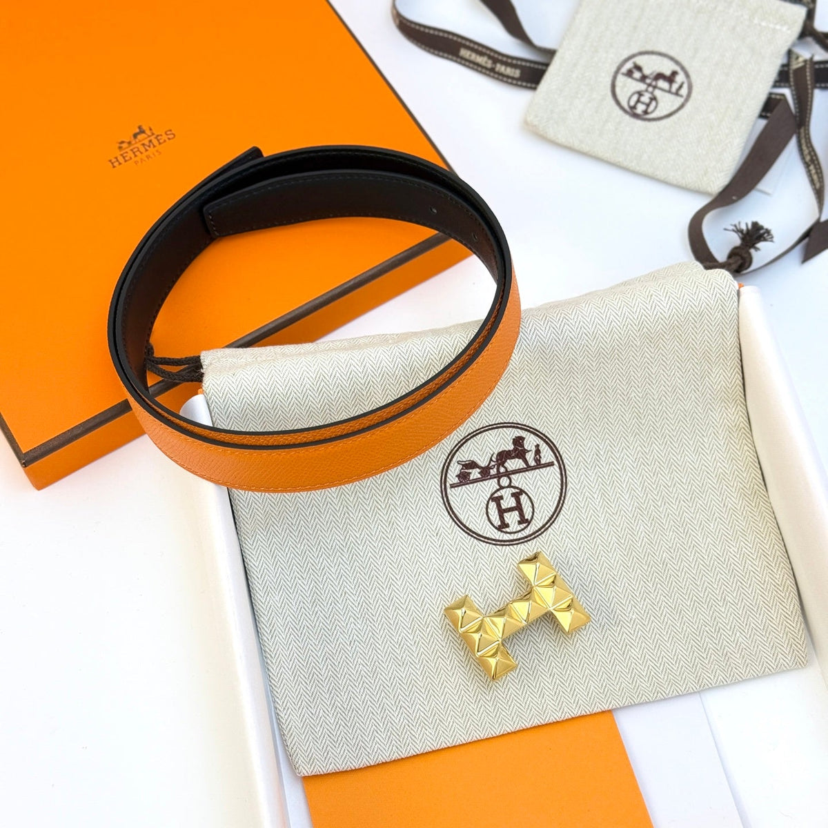 HELENE INFINI WENDBARER LEDERGÜRTEL — ORANGE EPSOM (GOLD BESCHLÄGE, 24 MM)