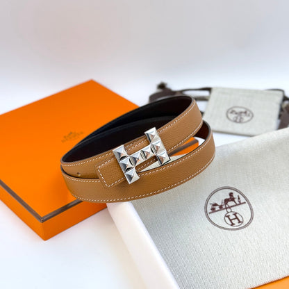 HELENE INFINI WENDBARER LEDERGÜRTEL — BRAUN EPSOM (SILBERNE BESCHLÄGE, 24 MM)