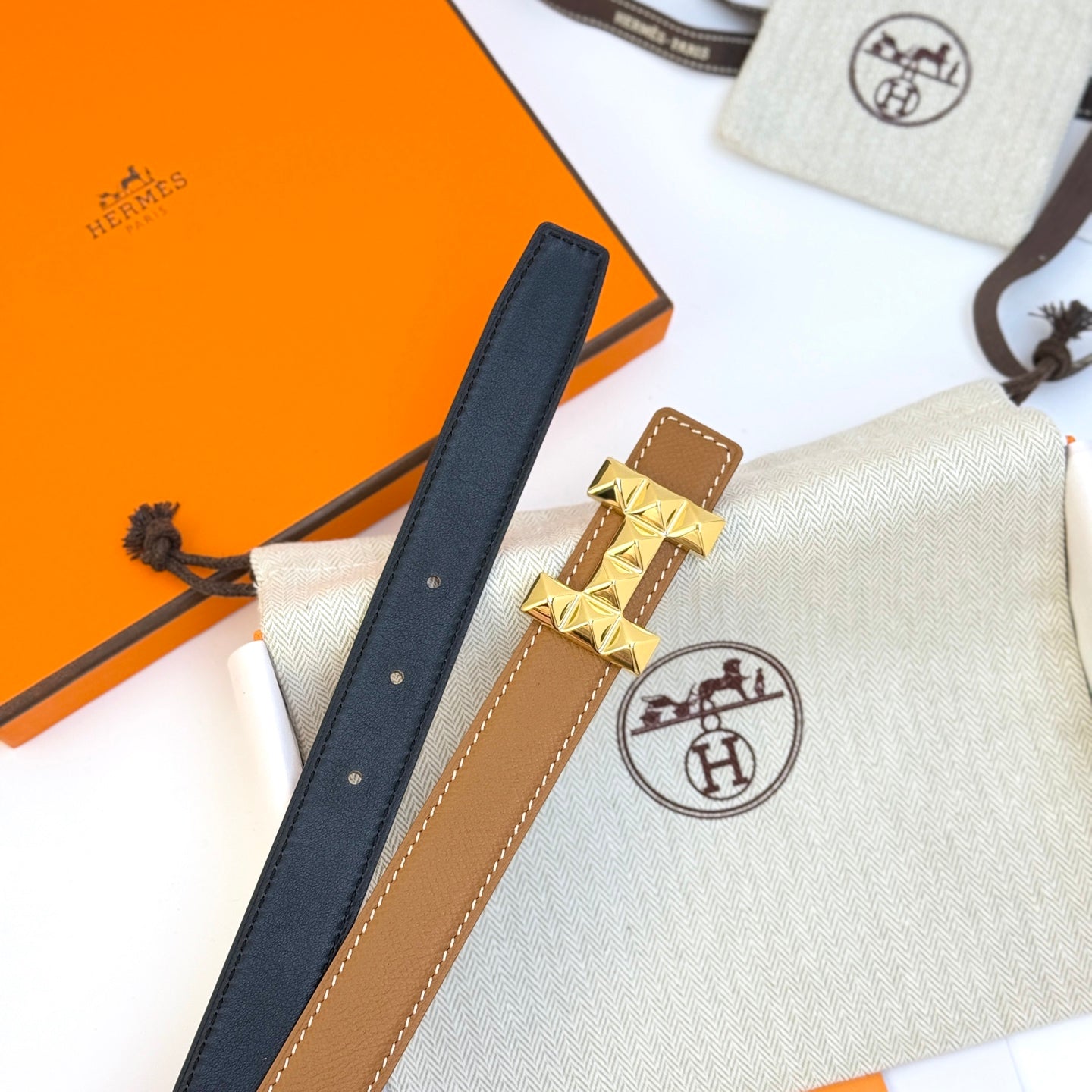 HELENE INFINI WENDBARER LEDERGÜRTEL — BRAUNES EPSOM (GOLD-BESCHLÄGE, 24 MM)