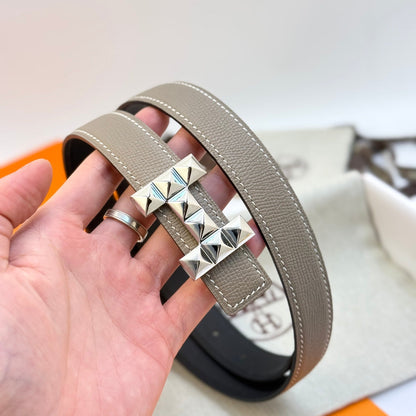 HELENE INFINI WENDBARER LEDERGÜRTEL — GRAUES EPSOM (SILBERNE BESCHLÄGE, 24 MM)