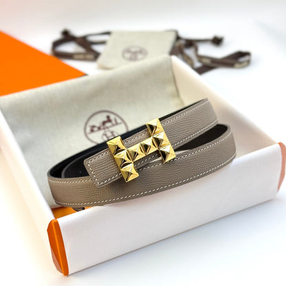 HELENE INFINI WENDBARER LEDERGÜRTEL — GRAUES EPSOM (GOLD-BESCHLÄGE, 24 MM)