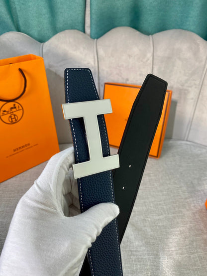 HELENE CONSTANCE WENDBARER LEDERGÜRTEL — MARINEBLAU (SILBERNE BESCHLÄGE, 38 MM)