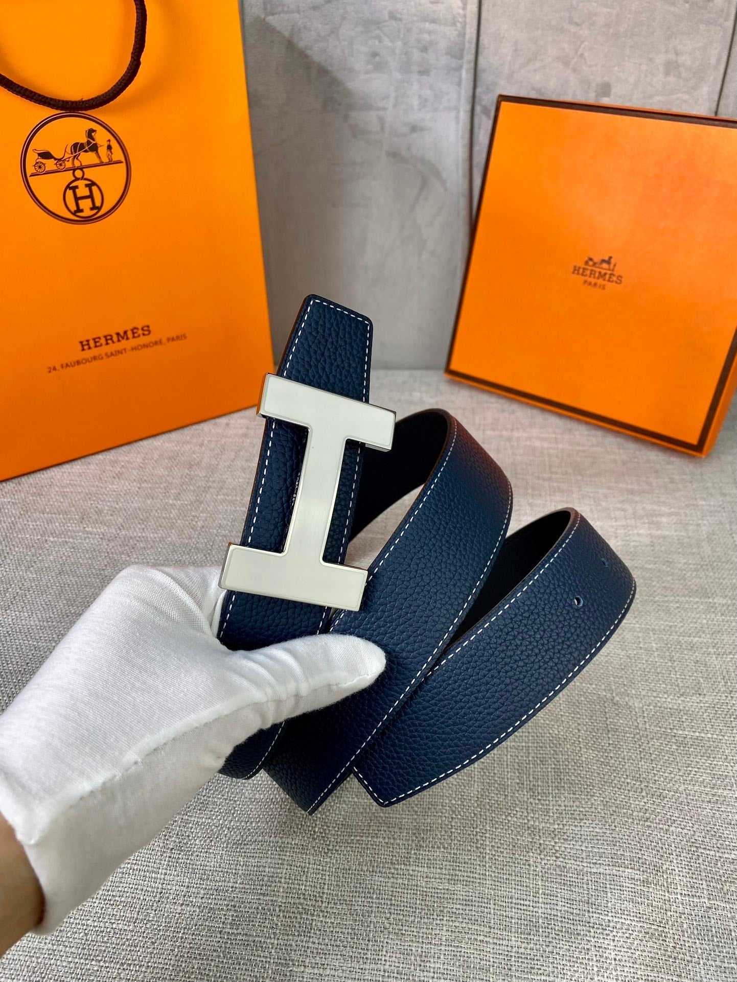 HELENE CONSTANCE WENDBARER LEDERGÜRTEL — MARINEBLAU (SILBERNE BESCHLÄGE, 38 MM)