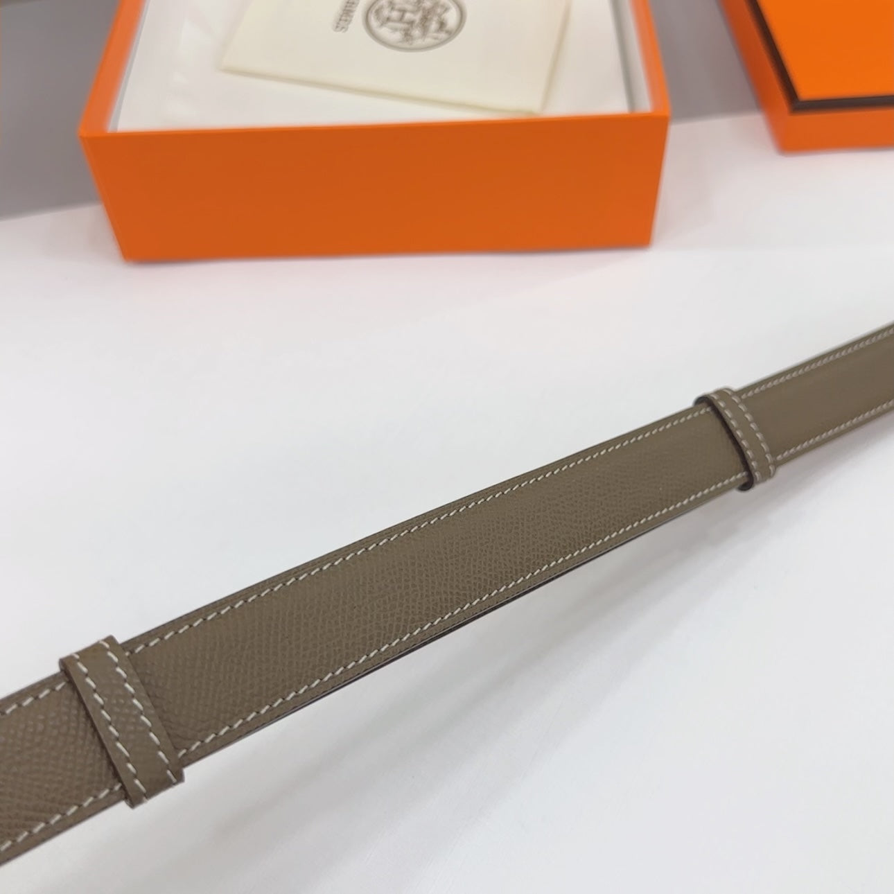 MAISON CDC LEDERGÜRTEL — ETAIN EPSOM (SILBERNE BESCHLÄGE, 30 MM)