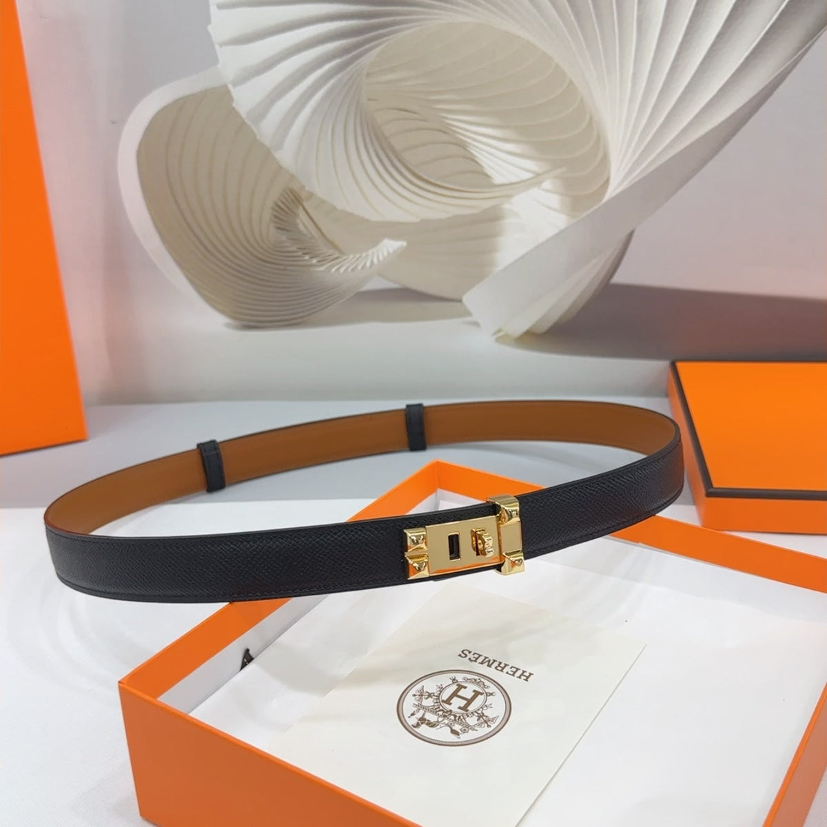 MAISON CDC LEDERGÜRTEL — SCHWARZES EPSOM (GOLD-BESCHLÄGE, 30 MM)