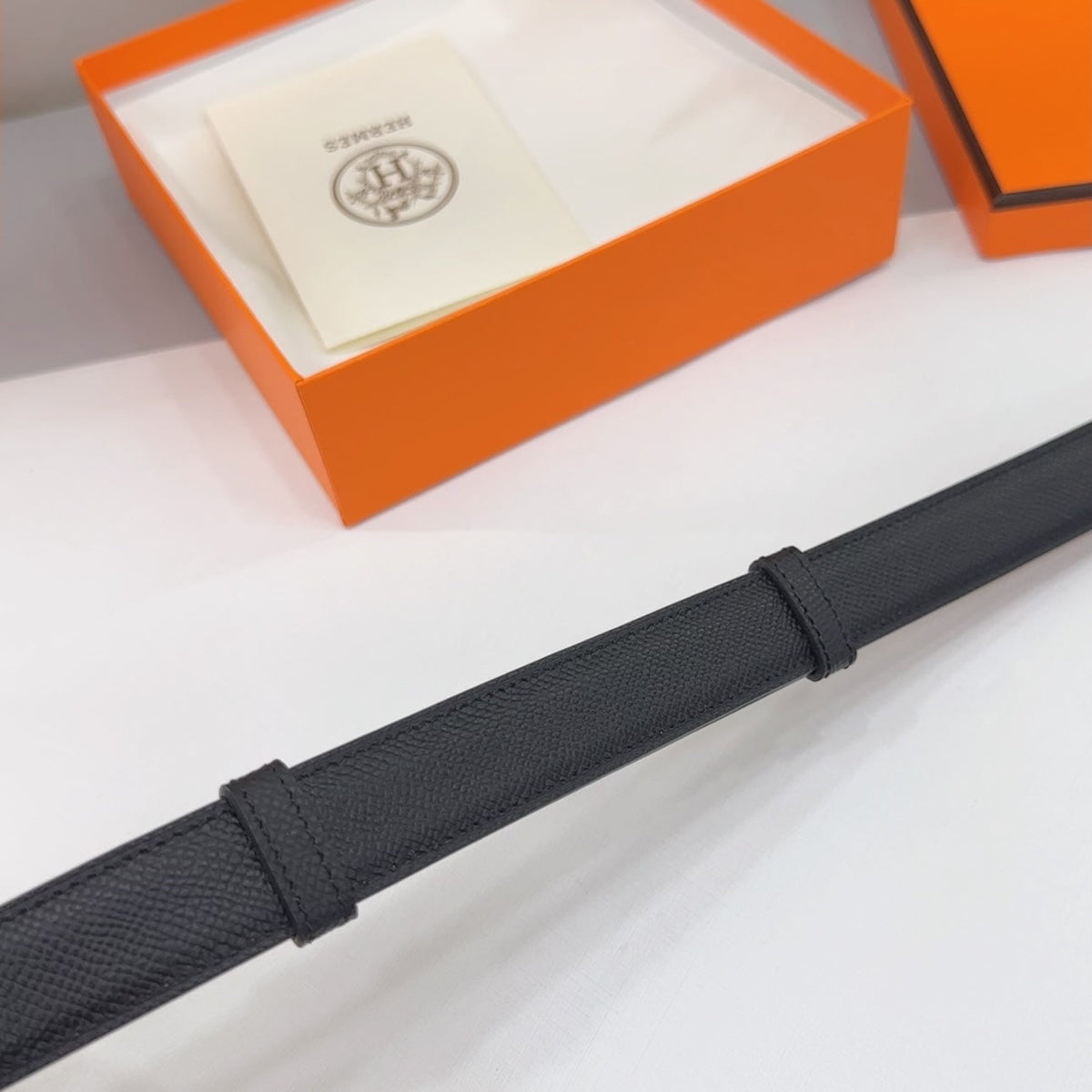 MAISON CDC LEDERGÜRTEL — SCHWARZES EPSOM (GOLD-BESCHLÄGE, 30 MM)