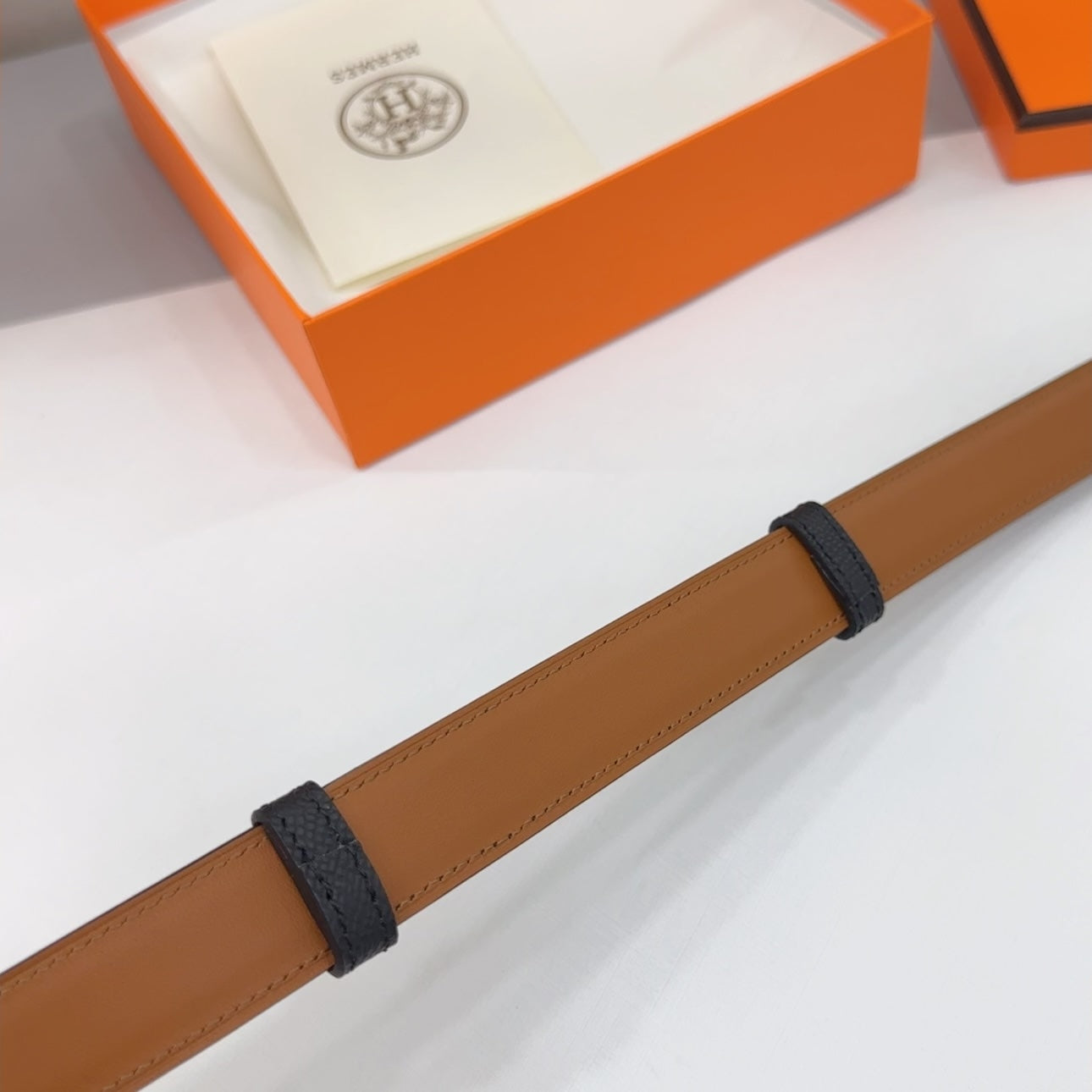 MAISON CDC LEDERGÜRTEL — SCHWARZES EPSOM (GOLD-BESCHLÄGE, 30 MM)