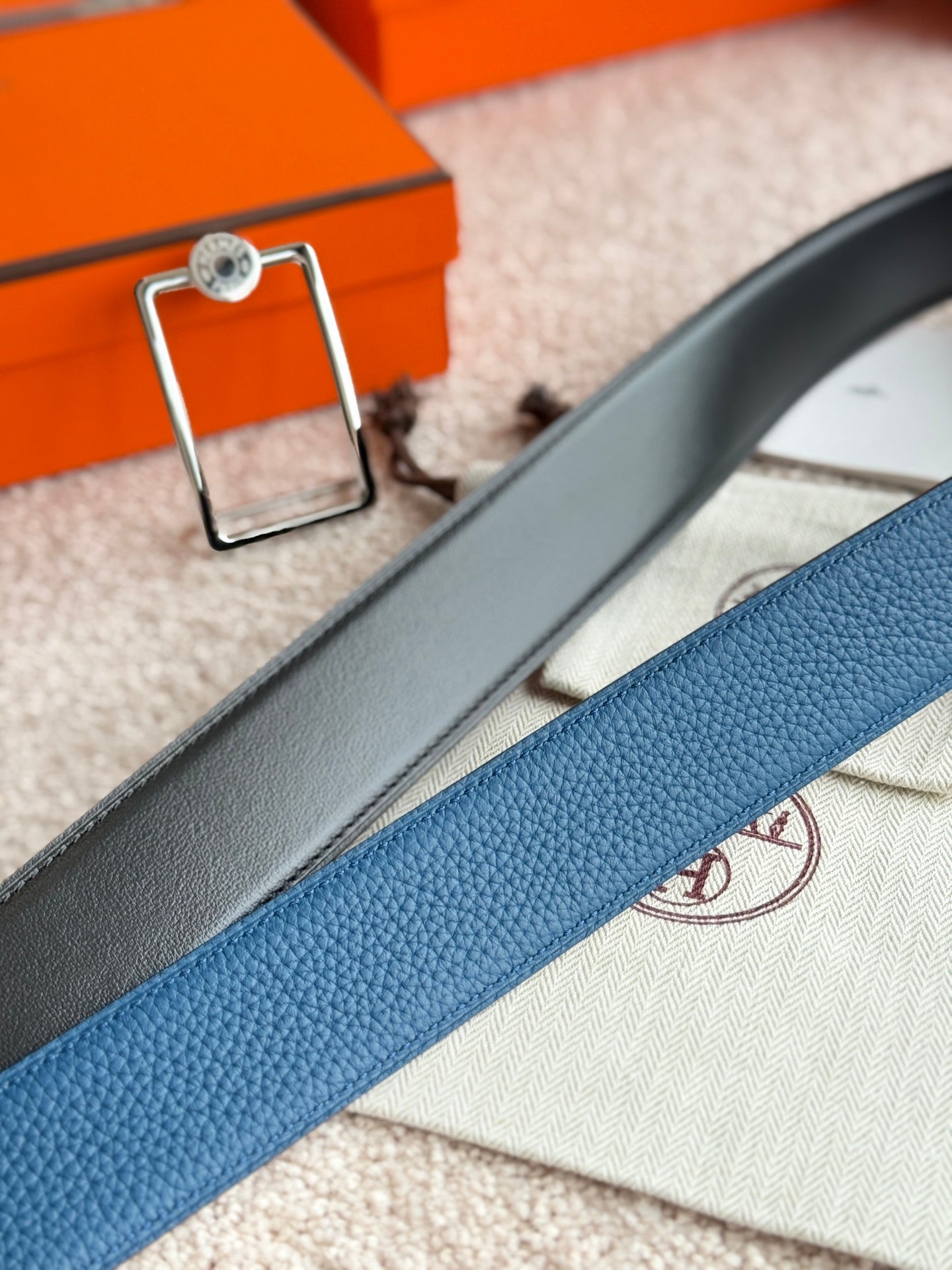 HELENE OSCAR LEDERGÜRTEL — PREUSSISCHBLAU (SILBERNE BESCHLÄGE, 38 MM)