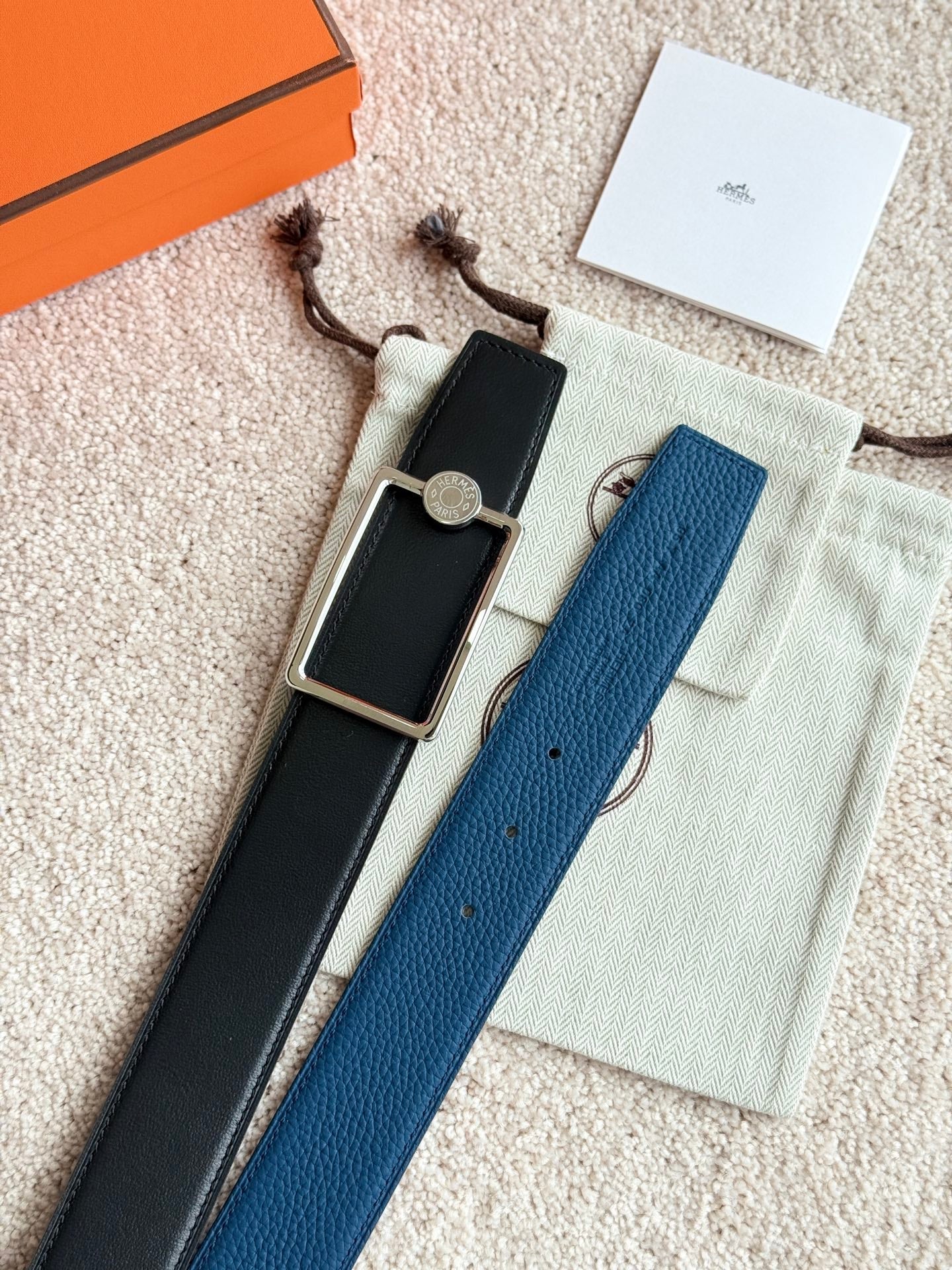 HELENE OSCAR LEDERGÜRTEL — PREUSSISCHBLAU (SILBERNE BESCHLÄGE, 38 MM)