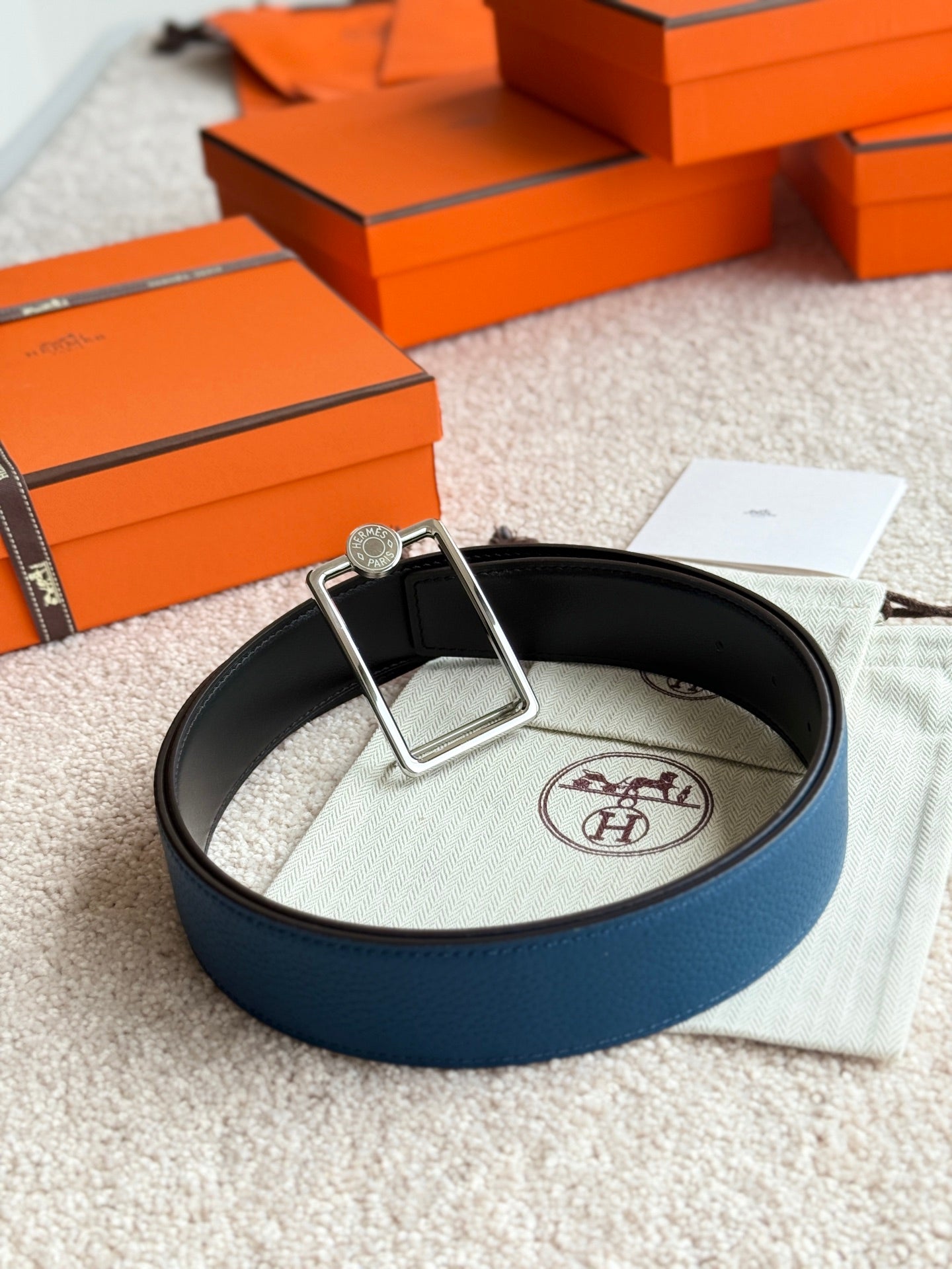 HELENE OSCAR LEDERGÜRTEL — PREUSSISCHBLAU (SILBERNE BESCHLÄGE, 38 MM)