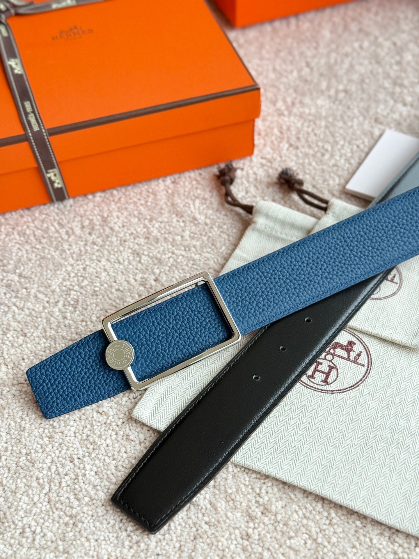 HELENE OSCAR LEDERGÜRTEL — PREUSSISCHBLAU (SILBERNE BESCHLÄGE, 38 MM)