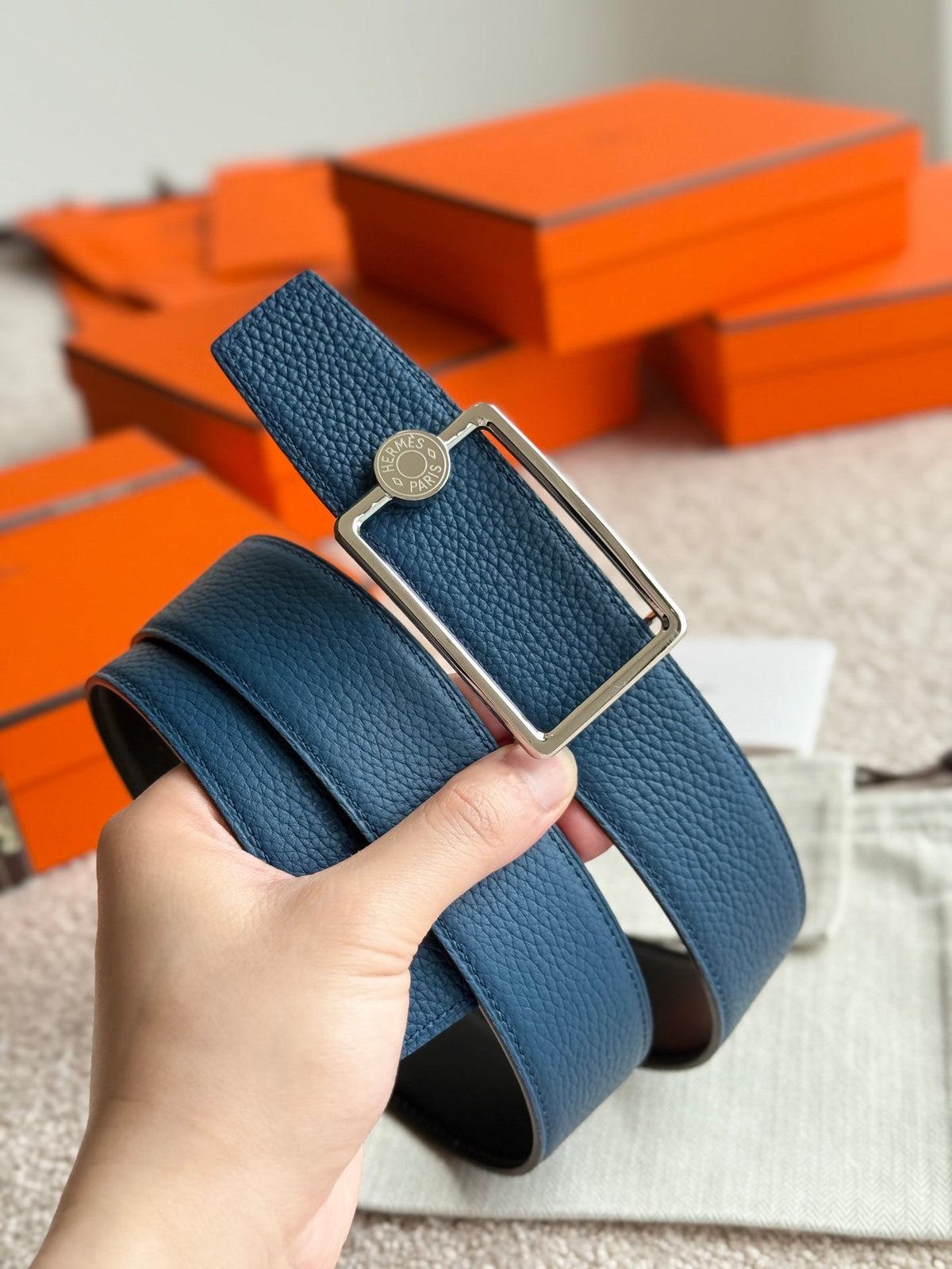 HELENE OSCAR LEDERGÜRTEL — PREUSSISCHBLAU (SILBERNE BESCHLÄGE, 38 MM)