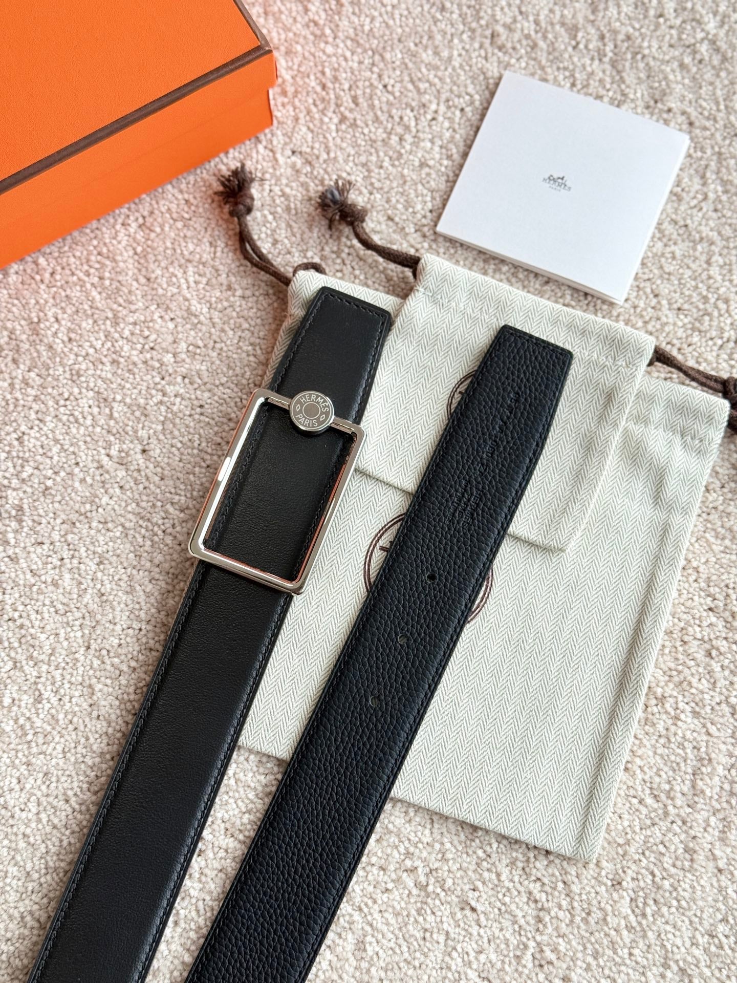 HELENE OSCAR LEDERGÜRTEL — SCHWARZ (SILBERNE BESCHLÄGE, 38 MM)