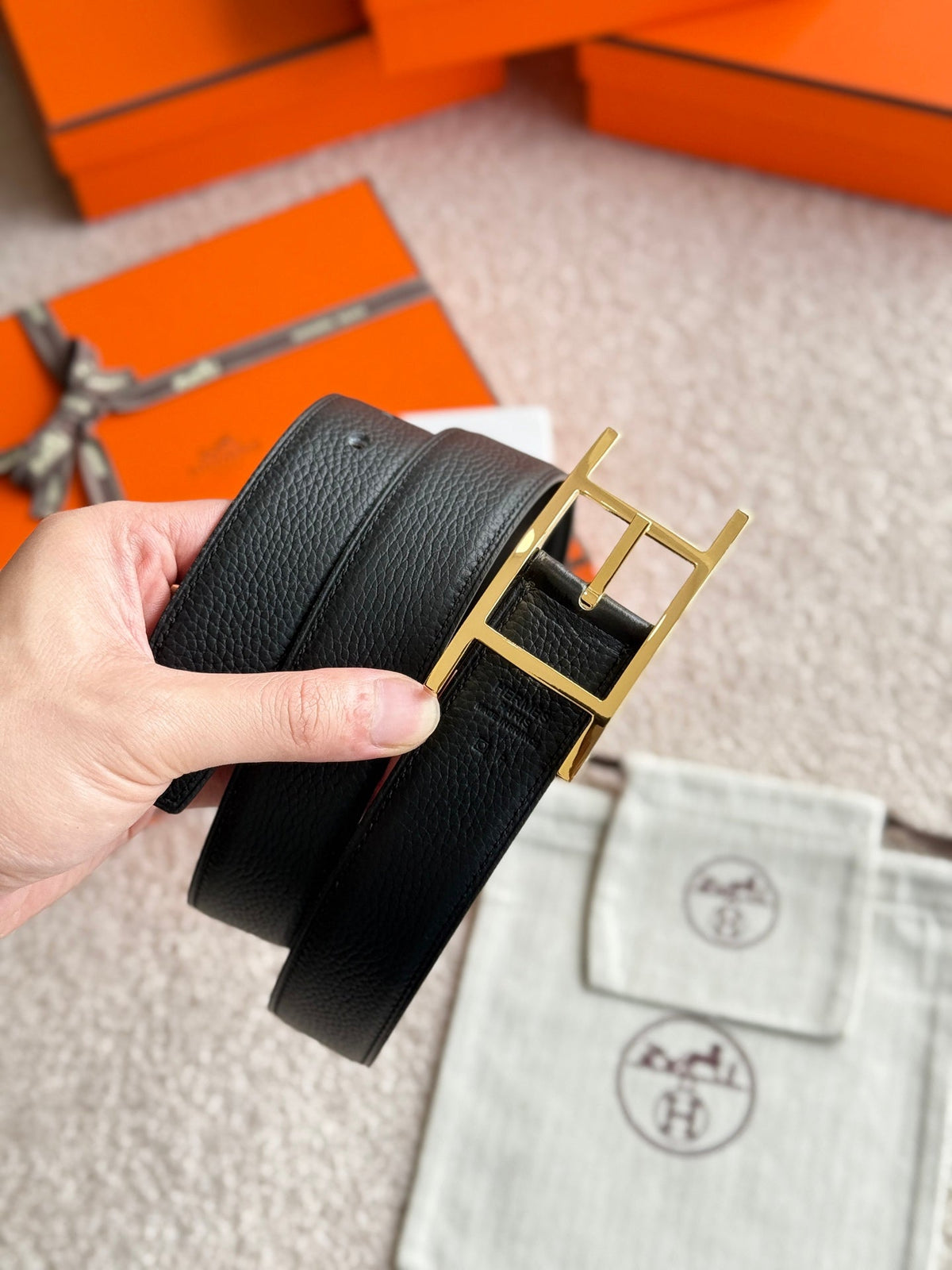 HELENE QUENTIN LEDERGÜRTEL — SCHWARZ (GOLD-BESCHLÄGE, 32 MM)