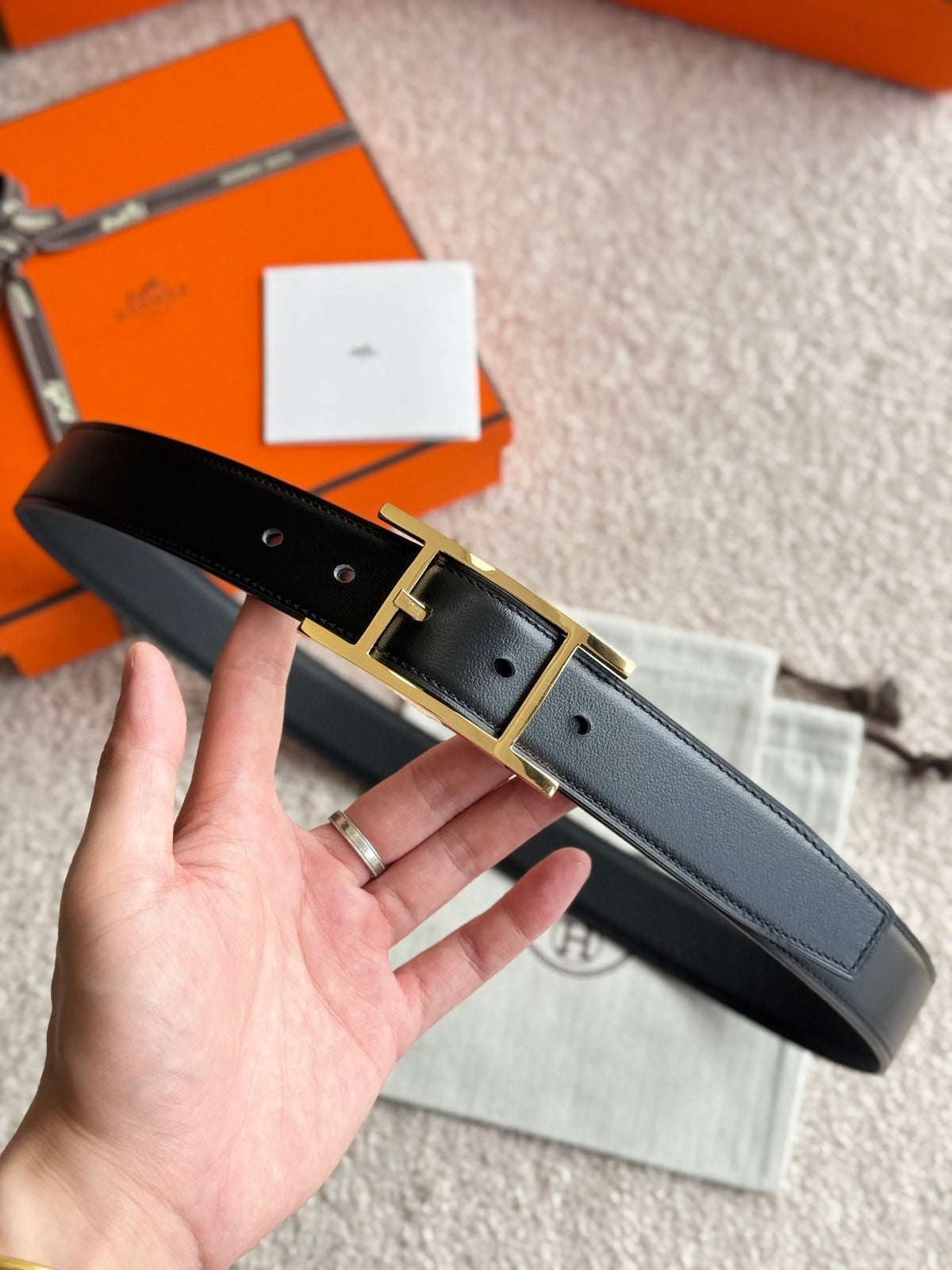 HELENE QUENTIN LEDERGÜRTEL — SCHWARZ (GOLD-BESCHLÄGE, 32 MM)