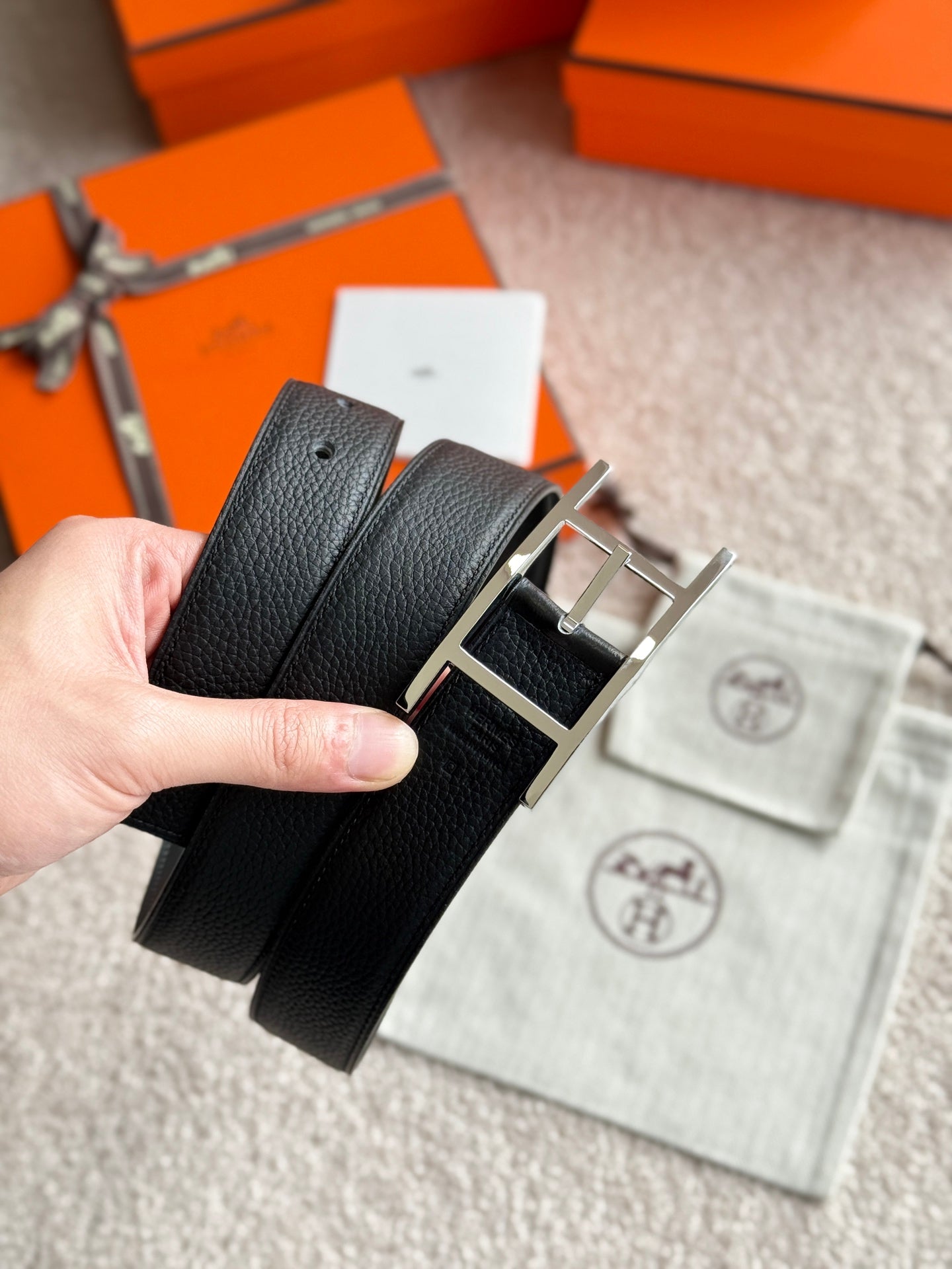 HELENE QUENTIN LEDERGÜRTEL — SCHWARZ (GOLD-BESCHLÄGE, 32 MM)