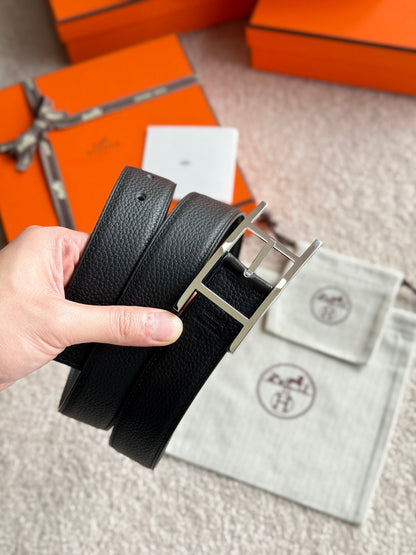 HELENE QUENTIN LEDERGÜRTEL — SCHWARZ (GOLD-BESCHLÄGE, 32 MM)