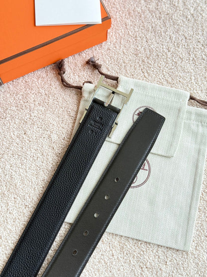 HELENE HADRIEN WENDBARER LEDERGÜRTEL — SCHWARZ (SILBERNE BESCHLÄGE, 38 MM)