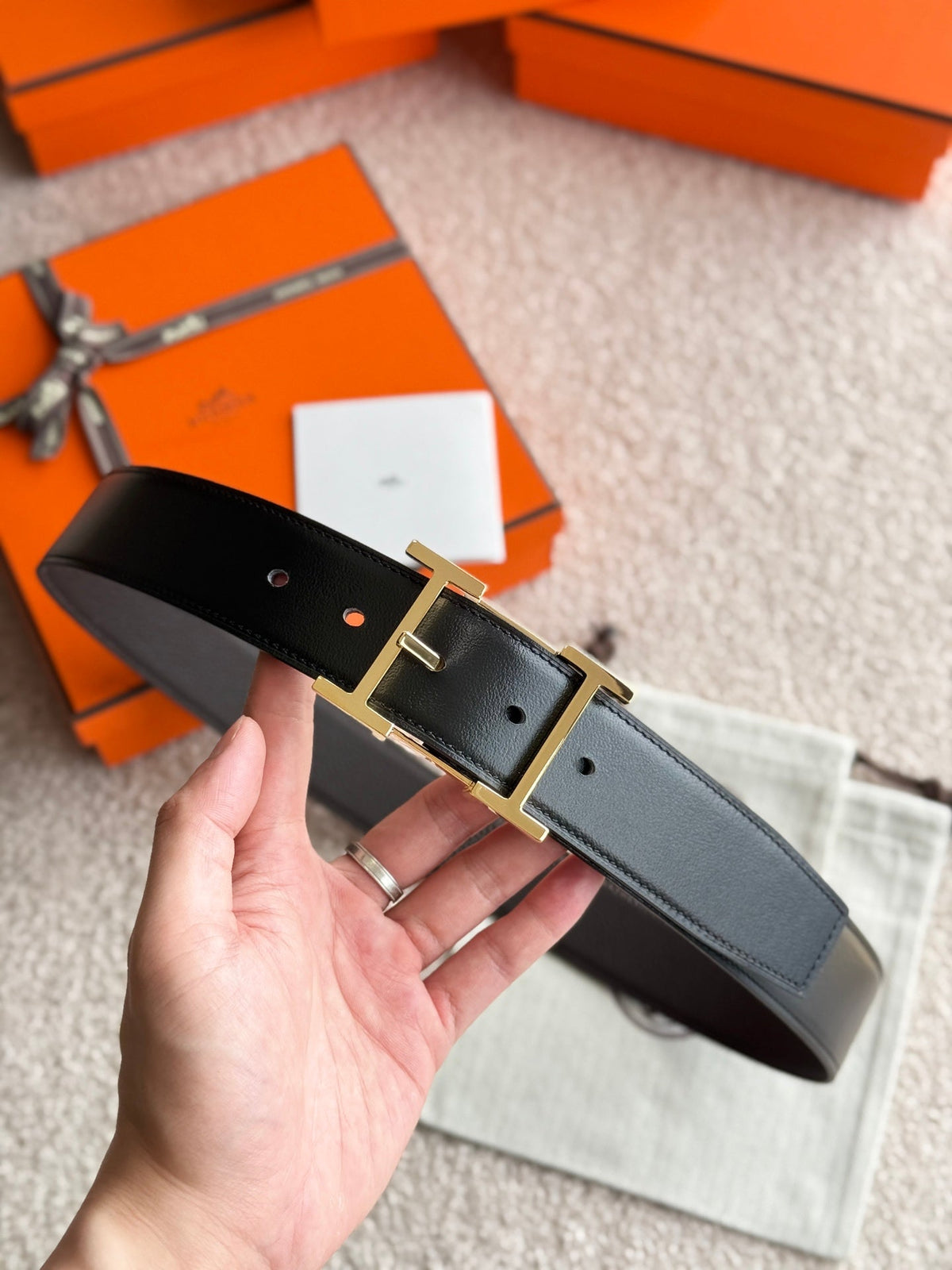 HELENE HADRIEN WENDBARER LEDERGÜRTEL — SCHWARZ & SCHOKOLADE (GOLD-BESCHLÄGE, 38 MM)