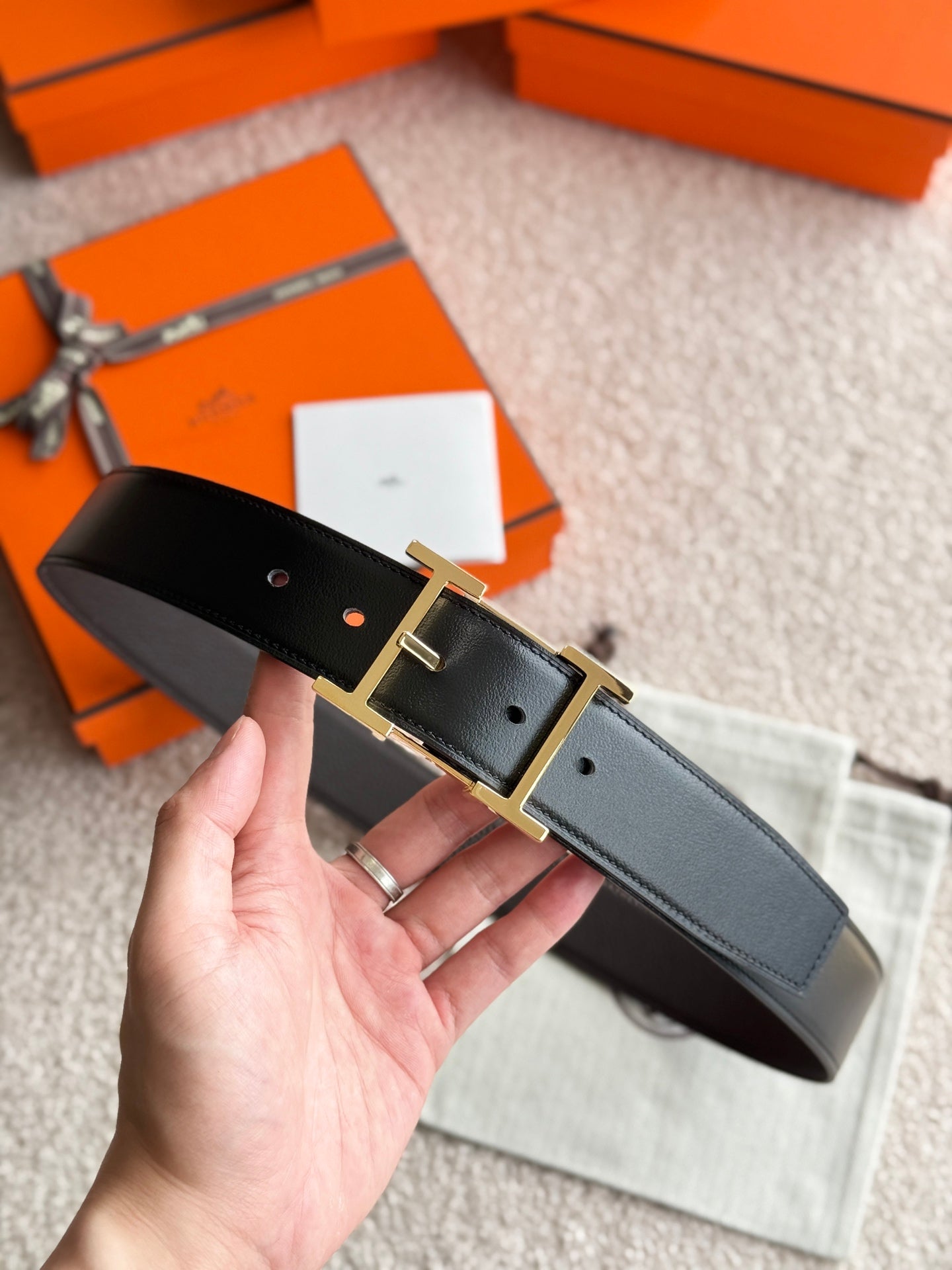 HELENE HADRIEN WENDBARER LEDERGÜRTEL — SCHWARZ &amp; SCHOKOLADE (GOLD-BESCHLÄGE, 38 MM)