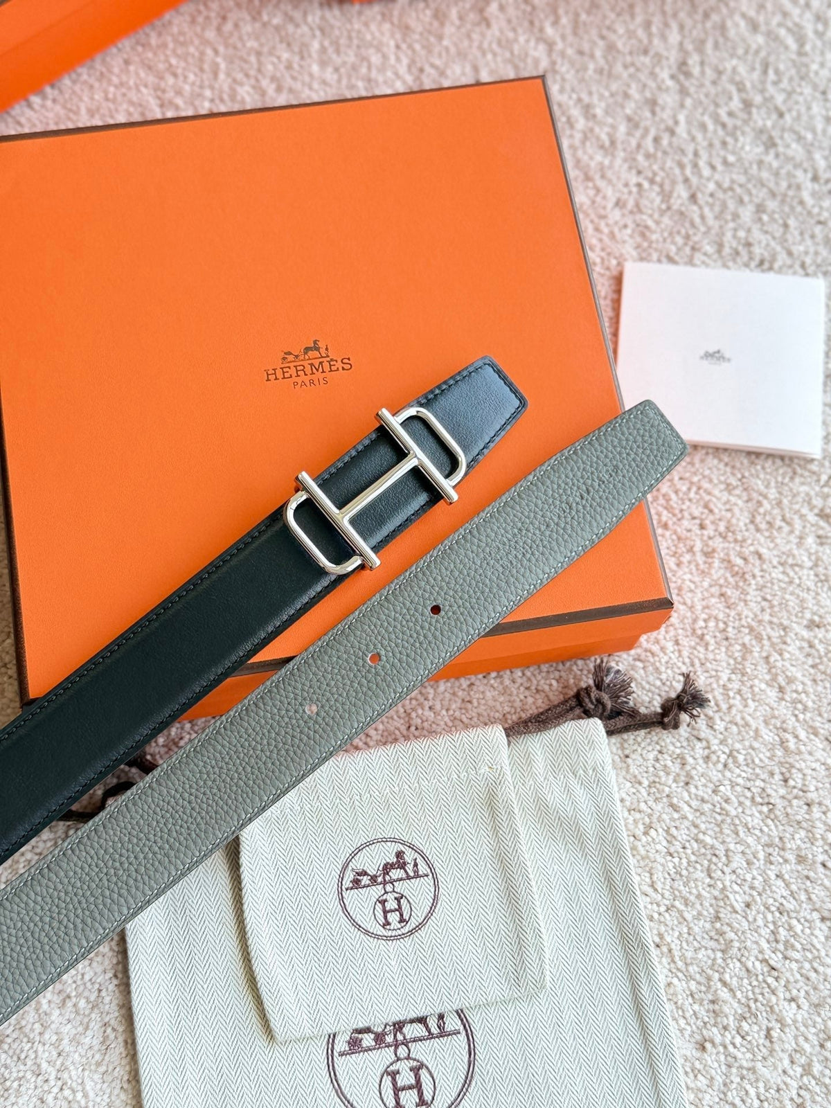 HELENE ROYAL LEDERGÜRTEL — GRAU & BRAUN (SILBERNE BESCHLÄGE, 32 MM)