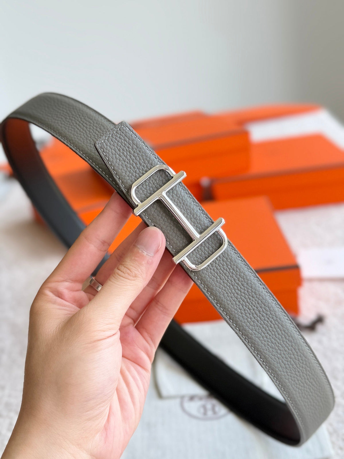 HELENE ROYAL LEDERGÜRTEL — GRAU & BRAUN (SILBERNE BESCHLÄGE, 32 MM)