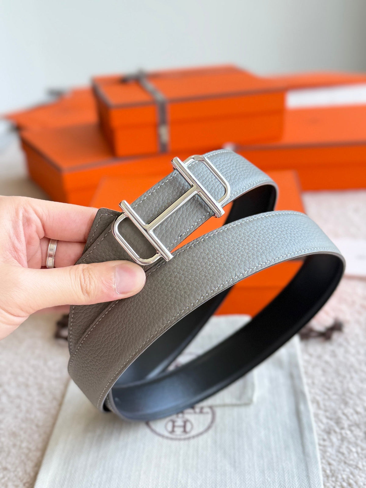 HELENE ROYAL LEDERGÜRTEL — GRAU & BRAUN (SILBERNE BESCHLÄGE, 32 MM)