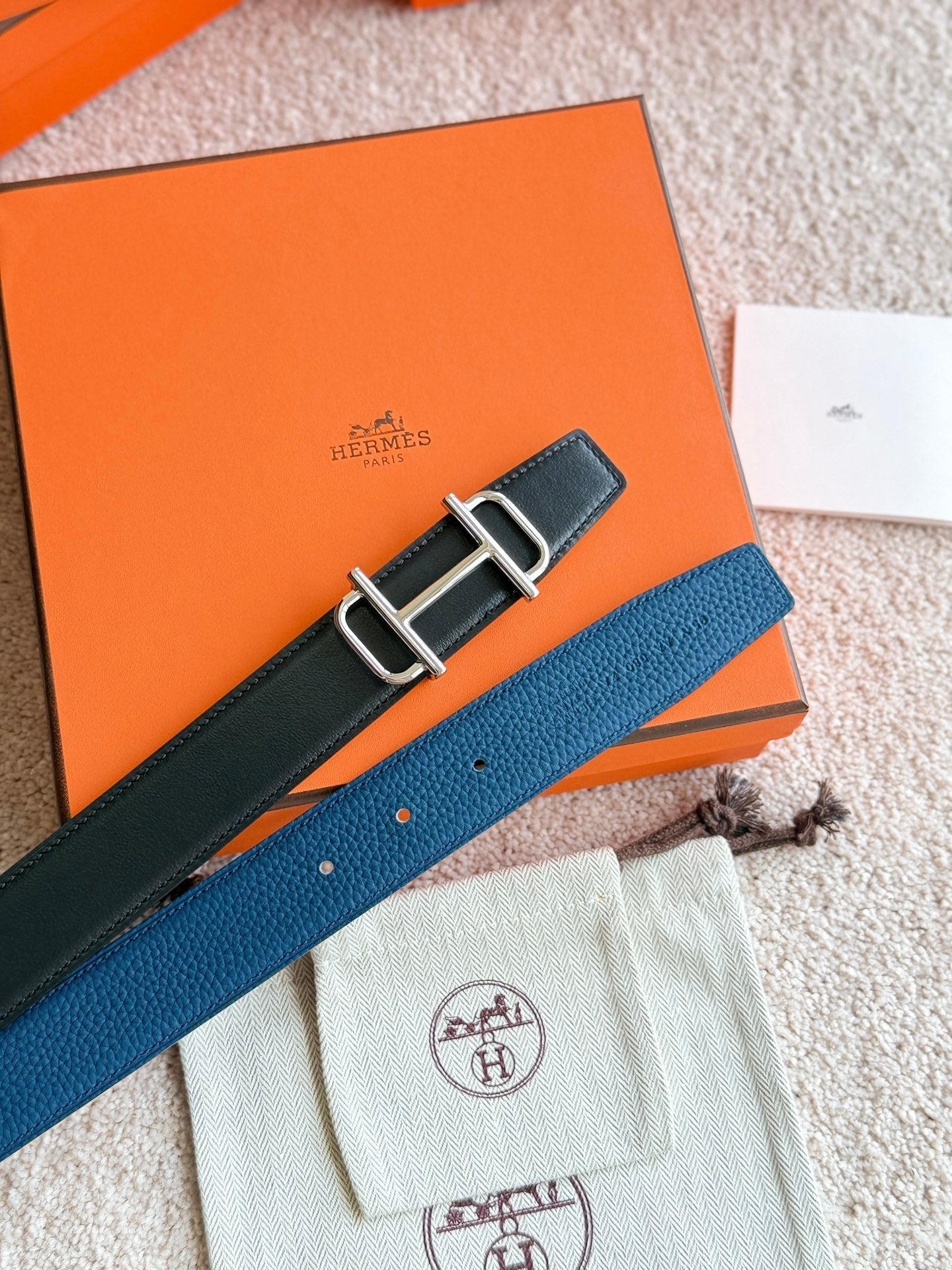 HELENE ROYAL LEDERGÜRTEL — PREUSSISCHBLAU (SILBERNE BESCHLÄGE, 32 MM)