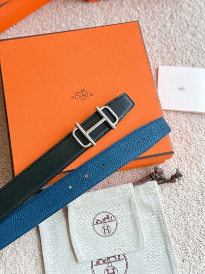 HELENE ROYAL LEDERGÜRTEL — PREUSSISCHBLAU (SILBERNE BESCHLÄGE, 32 MM)