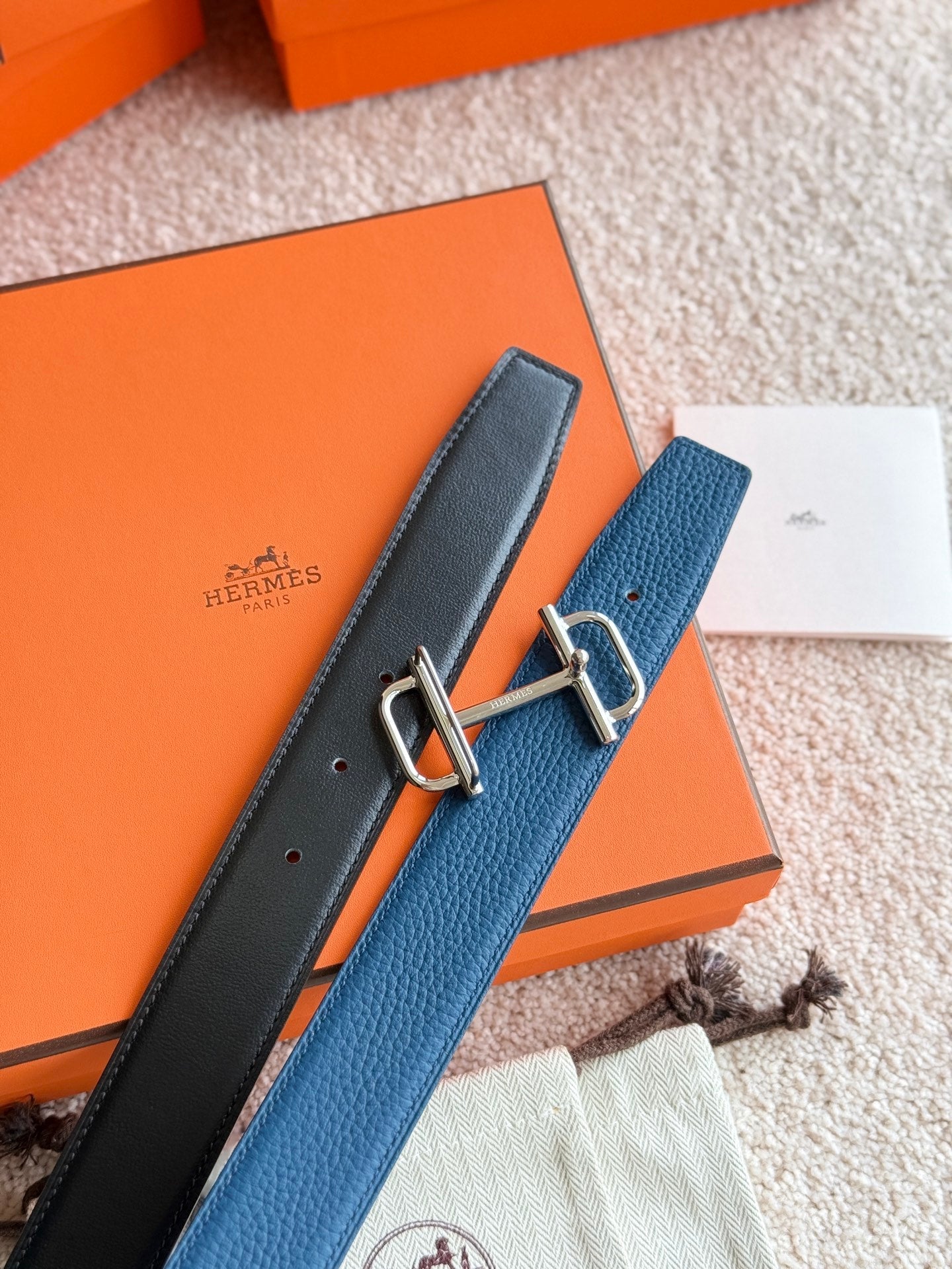 HELENE ROYAL LEDERGÜRTEL — PREUSSISCHBLAU (SILBERNE BESCHLÄGE, 32 MM)