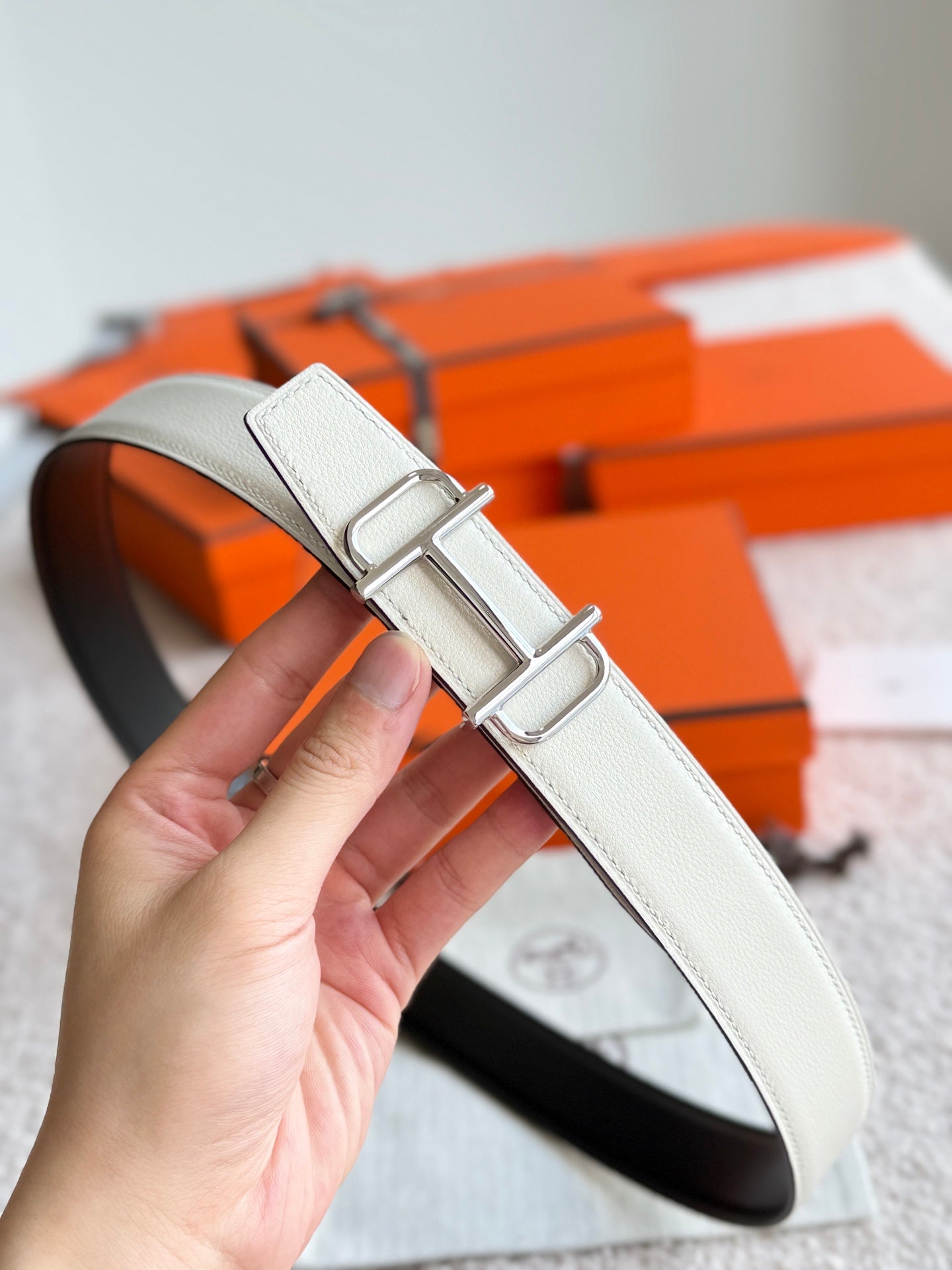 HELENE ROYAL LEDERGÜRTEL — ELFENBEIN (SILBERNE BESCHLÄGE, 32 MM)